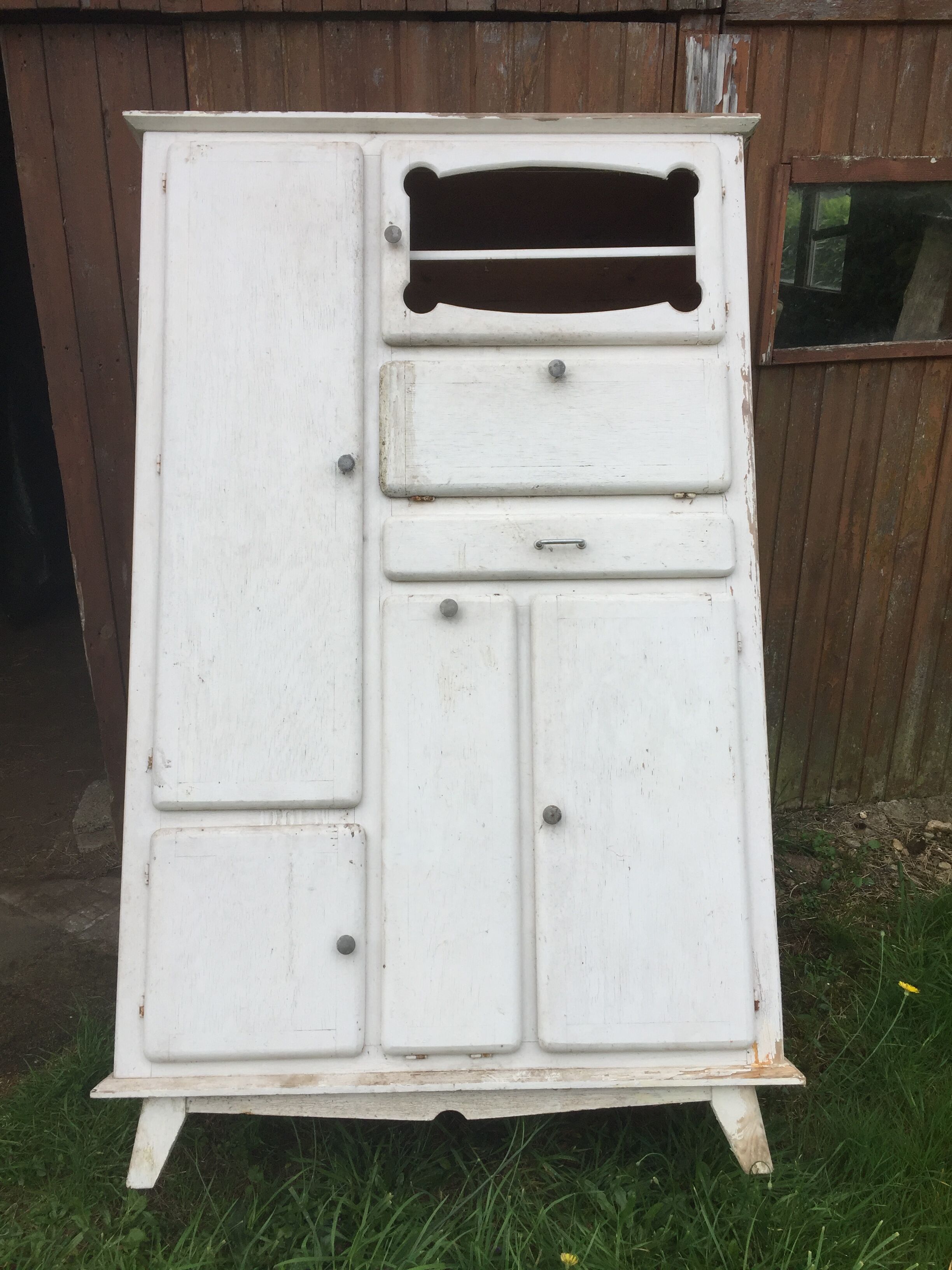 Vintage Mado buffet with white lacquered compass feet.