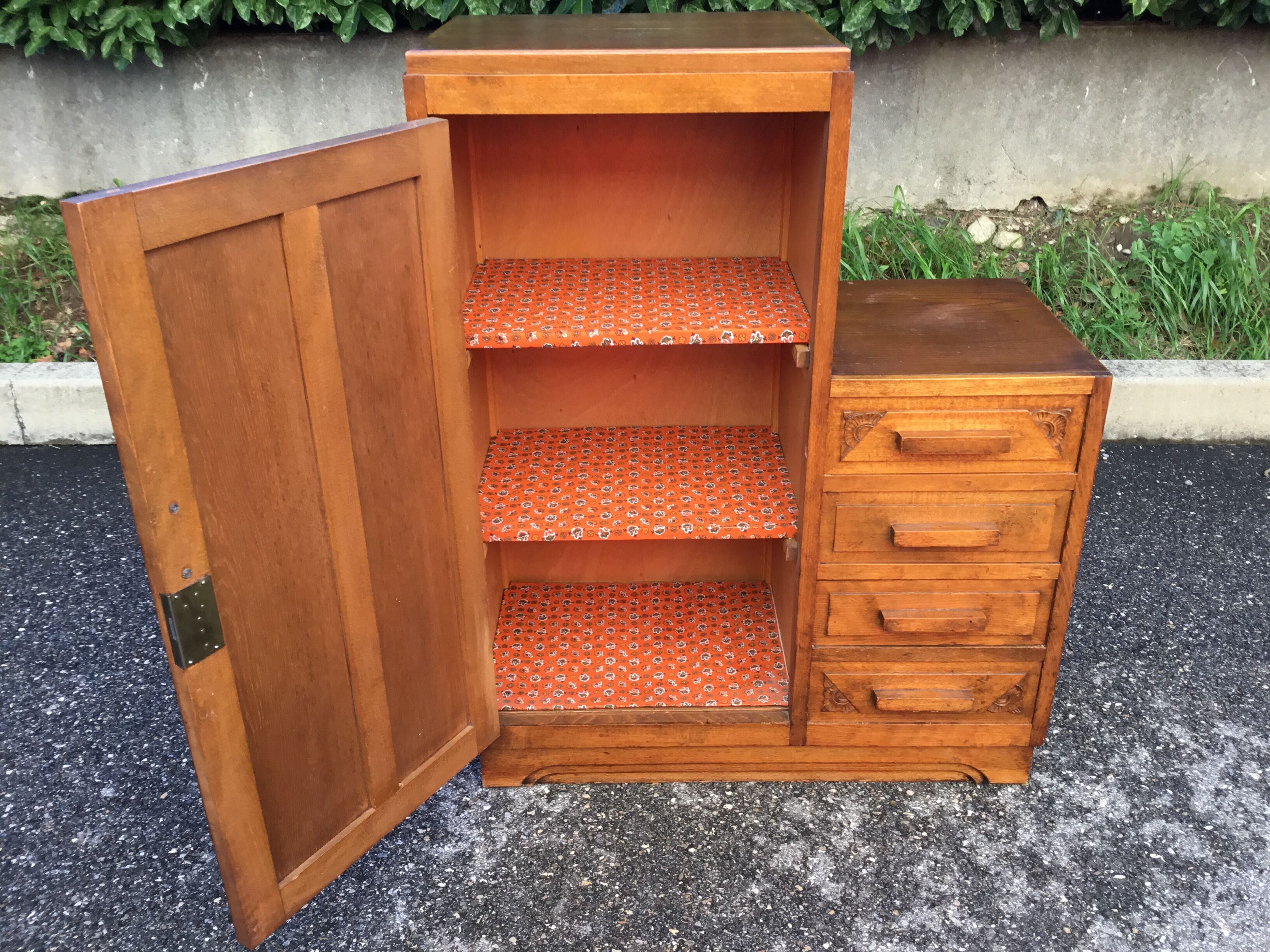 Commode asymétrique