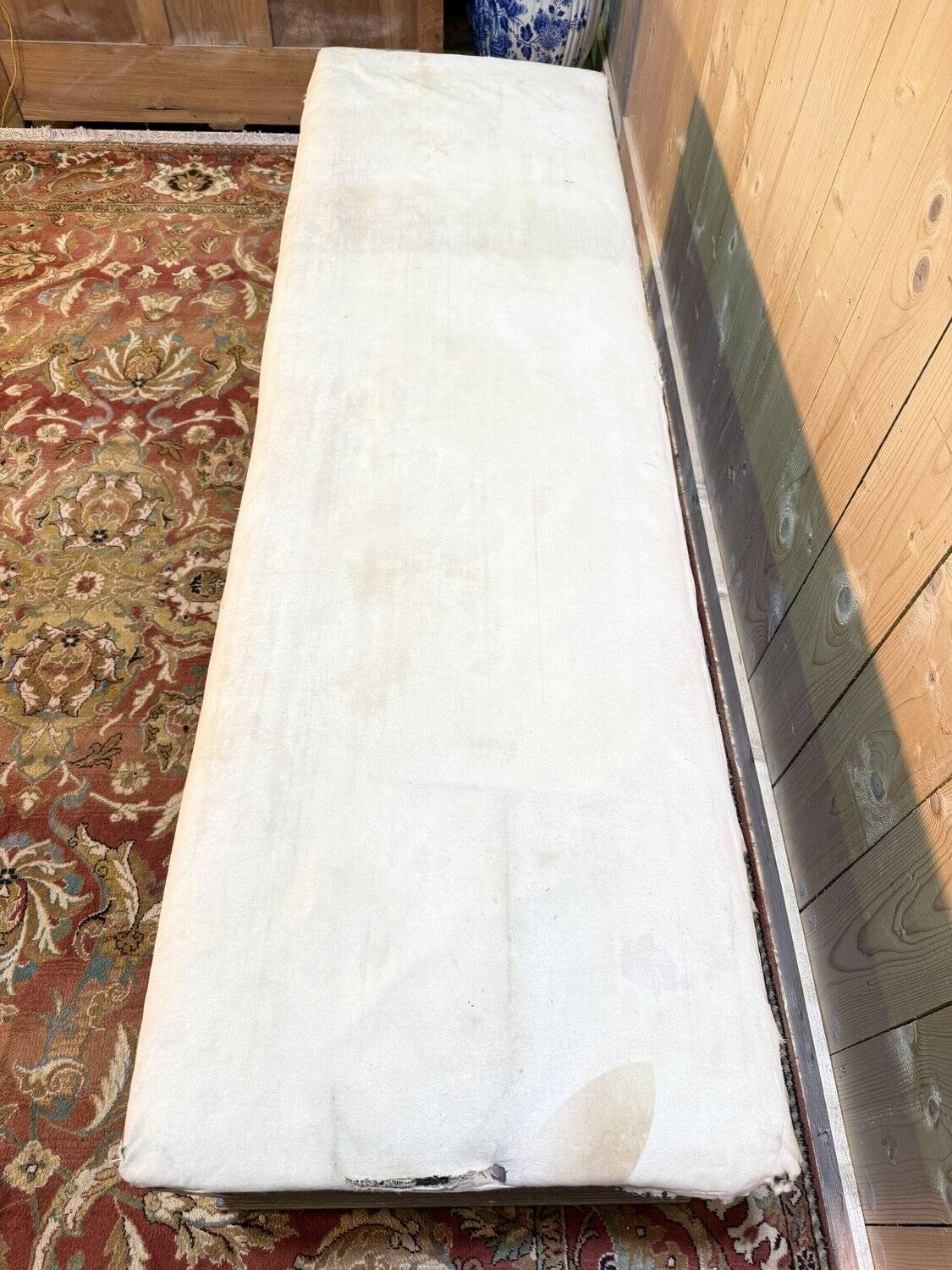 Oak shop bench in chest / trunk