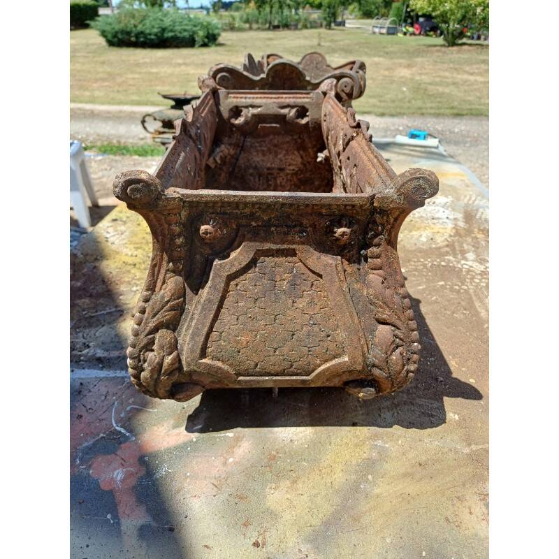2 cast iron planters from 1900 from Charleville-Mézières, rockery style