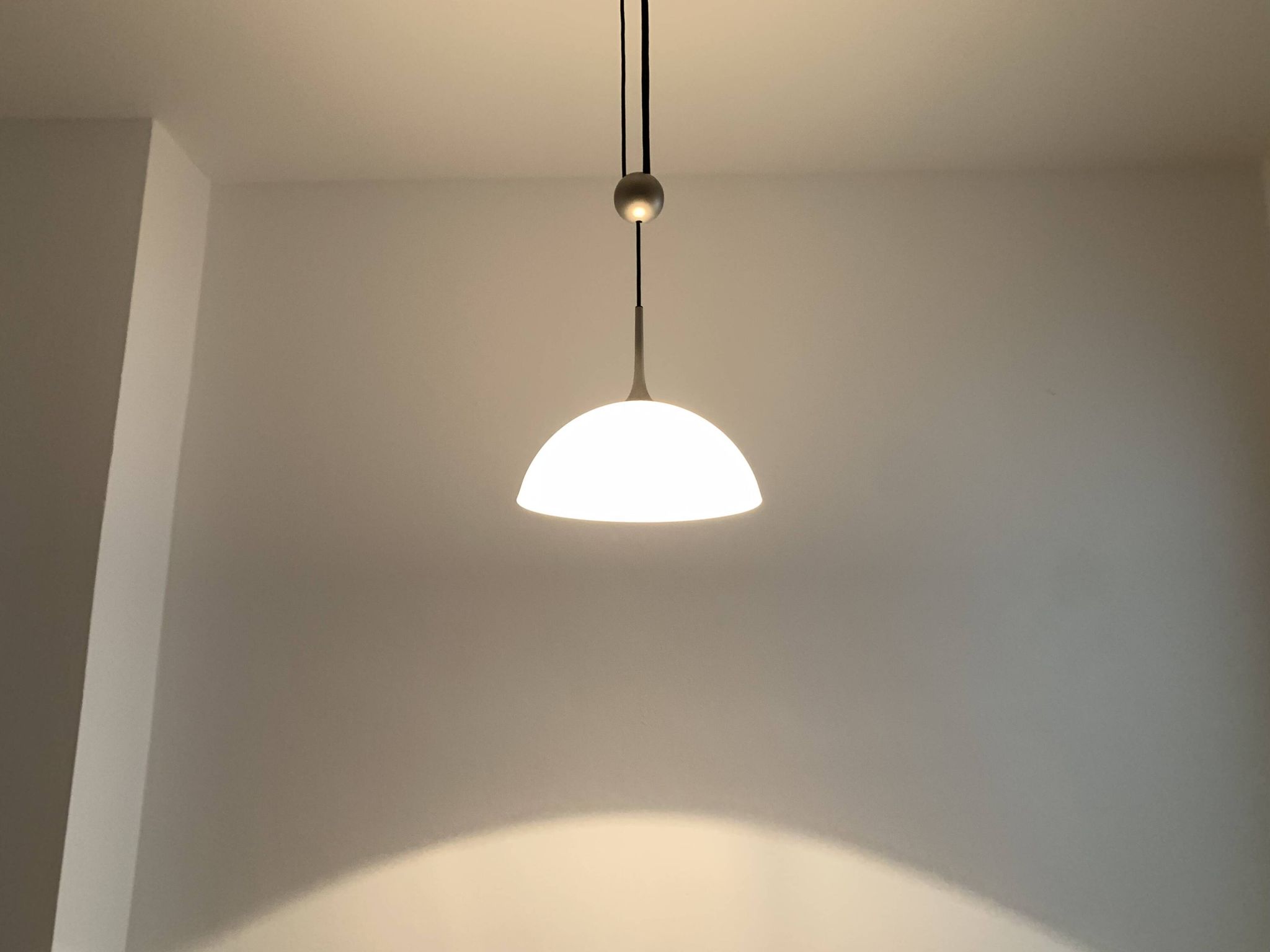 Lampe suspendue Opaline Posa 36 avec contrepoids par Florian Schulz