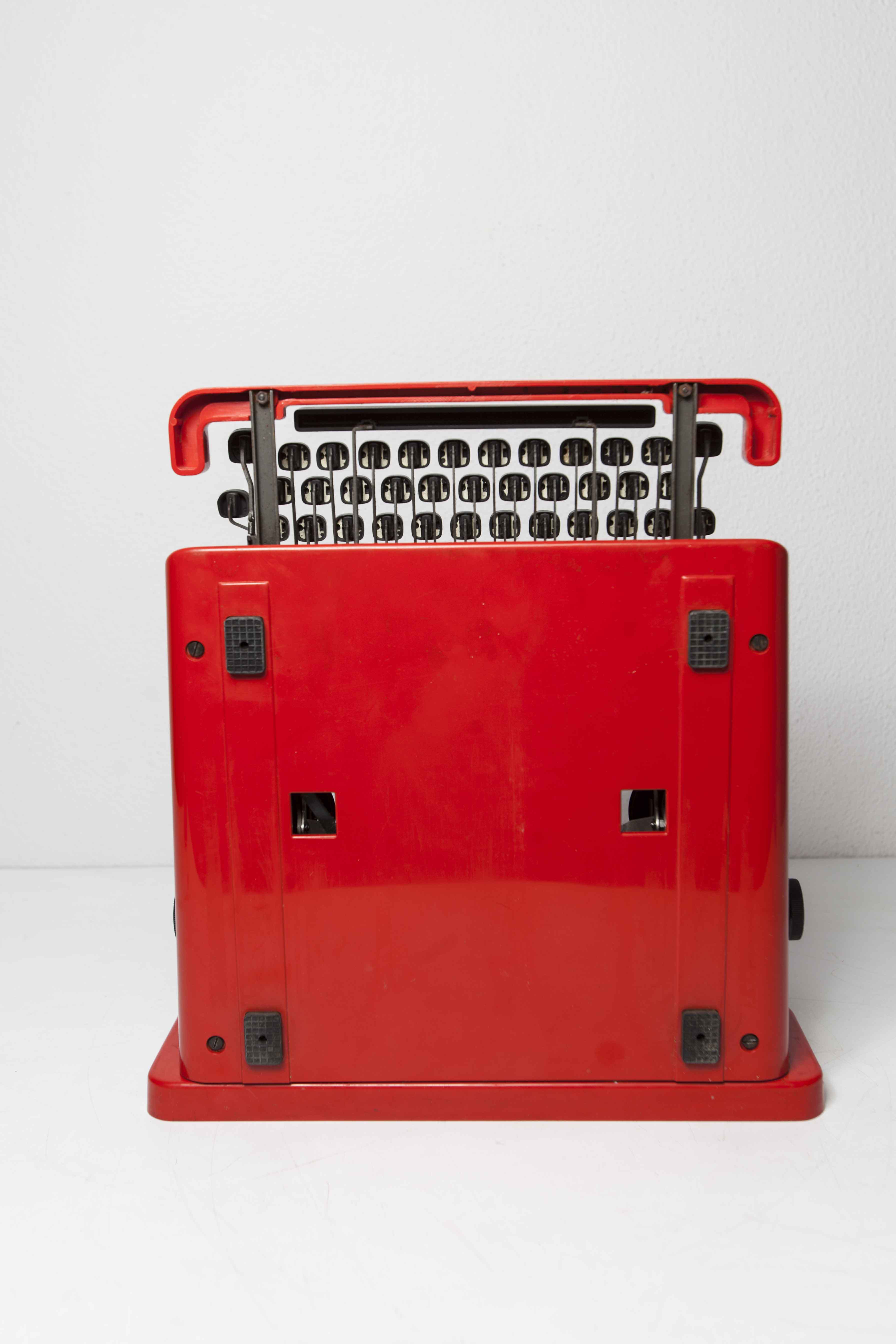 Typewriter Olivetti Valentine 1970