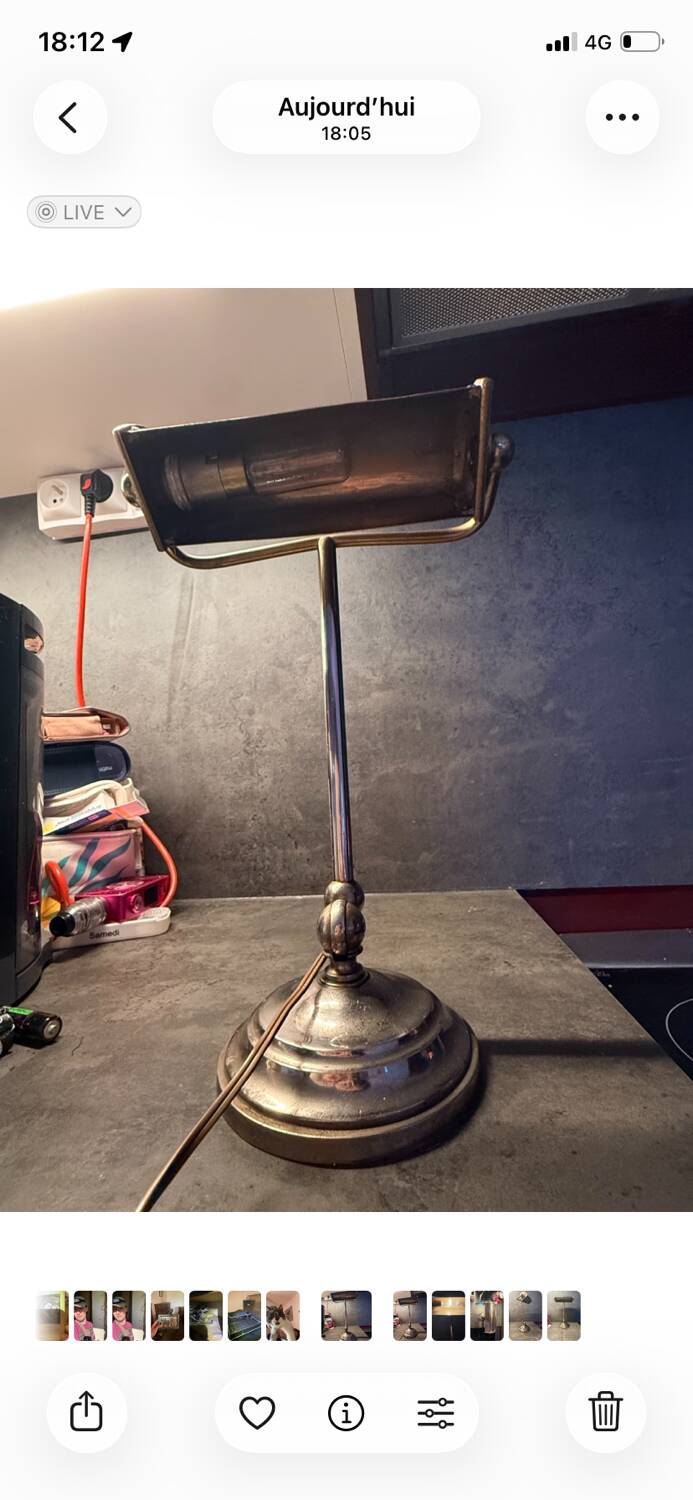 Desk lamp