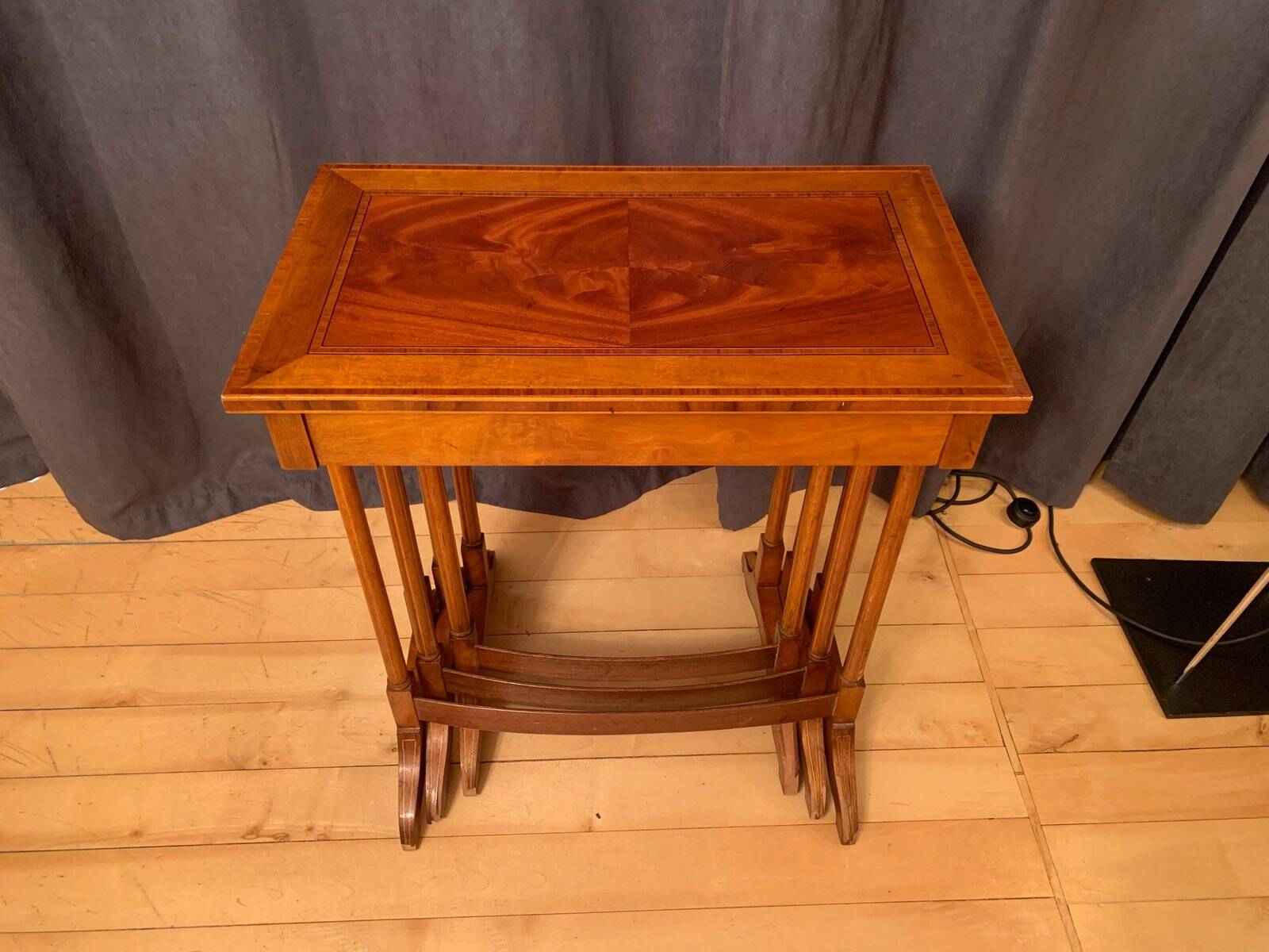 Tables édouardiennes du 20e siècle, années 1890, ensemble de 3