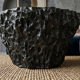 Table basse sculptée brutaliste “Météorite” – pièce unique