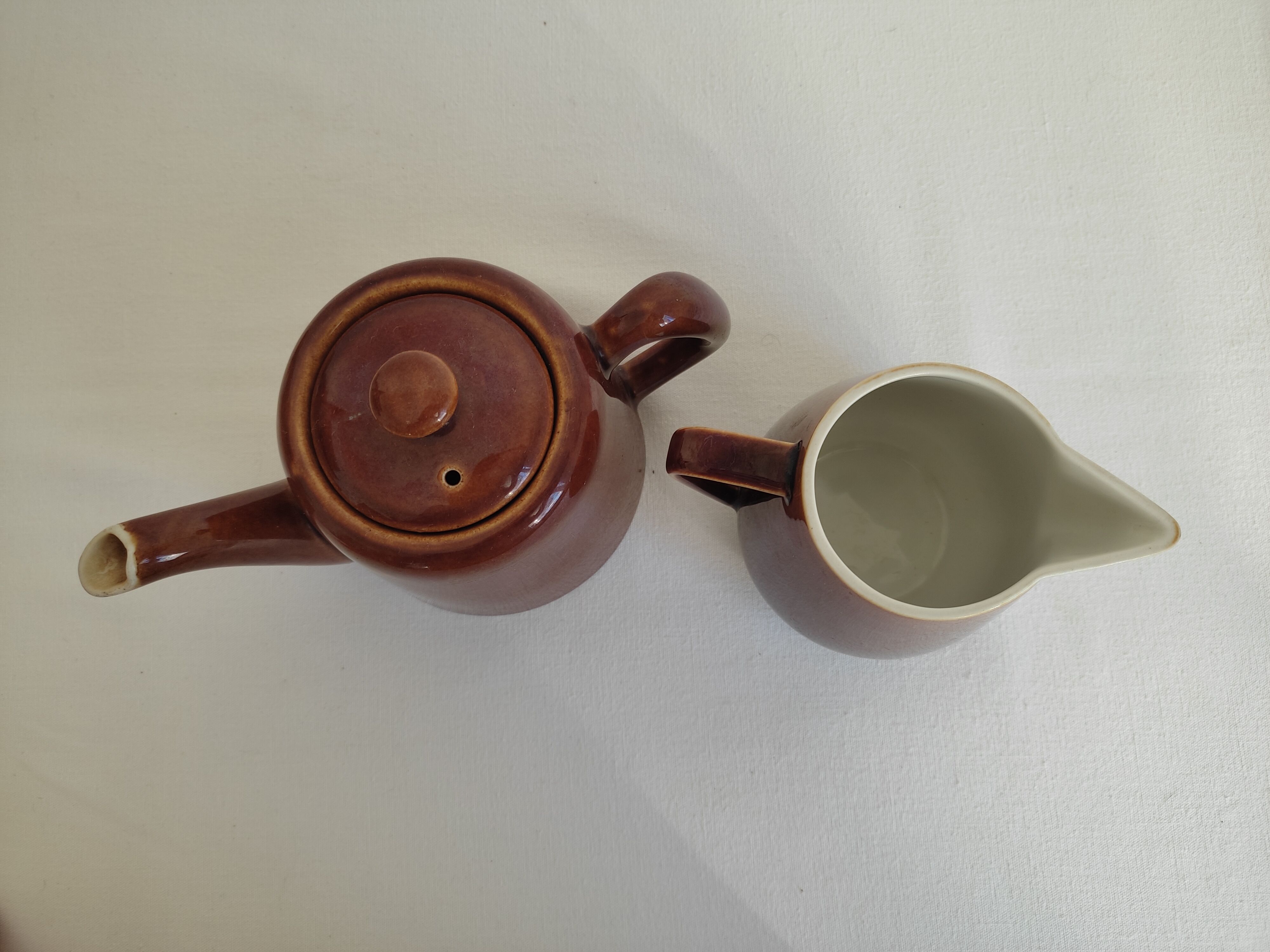 Teapot and milk jar from Bistrot Villeroy Bosh