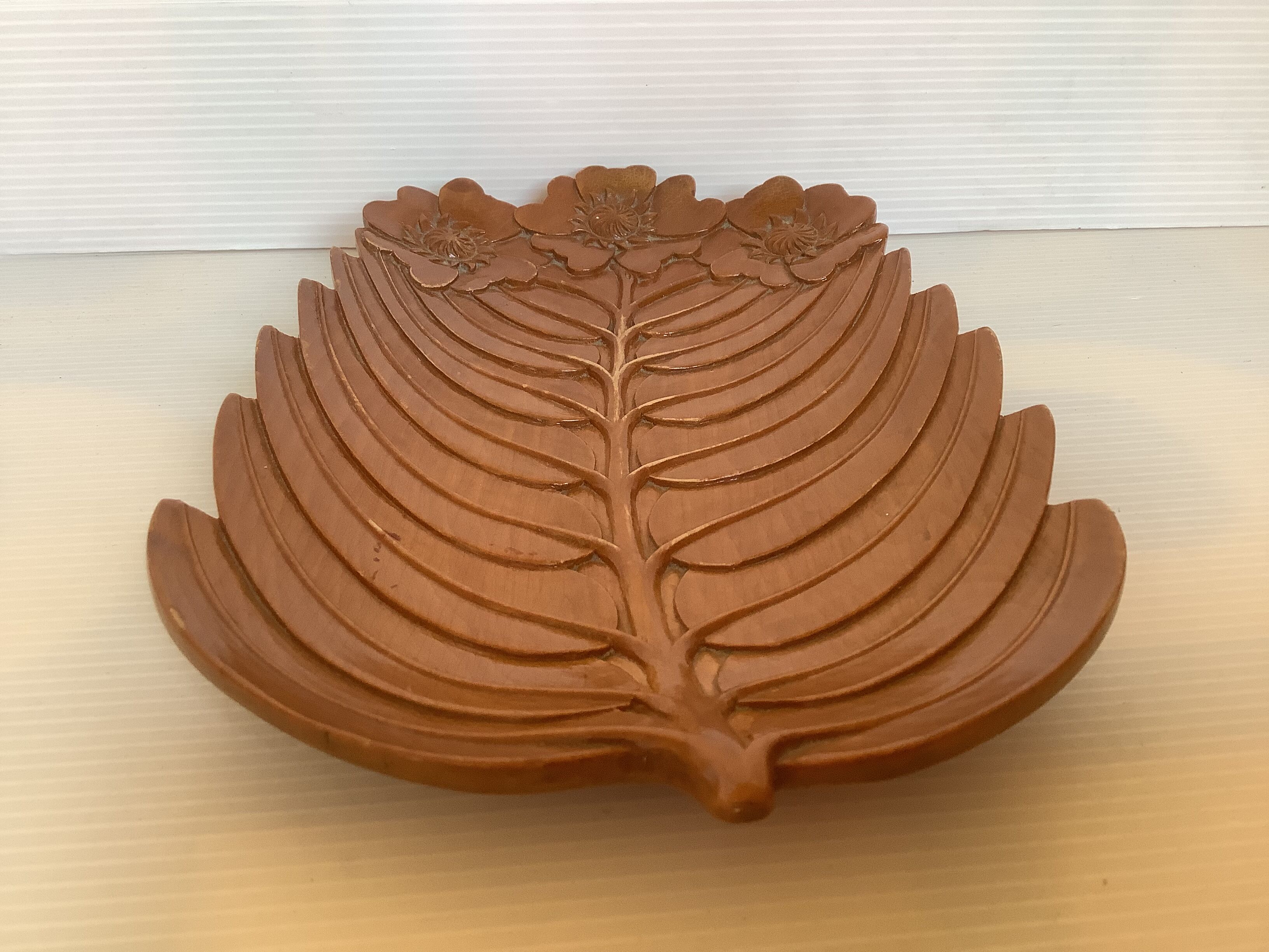 Empty pocket trio of flowers and their wooden foliage