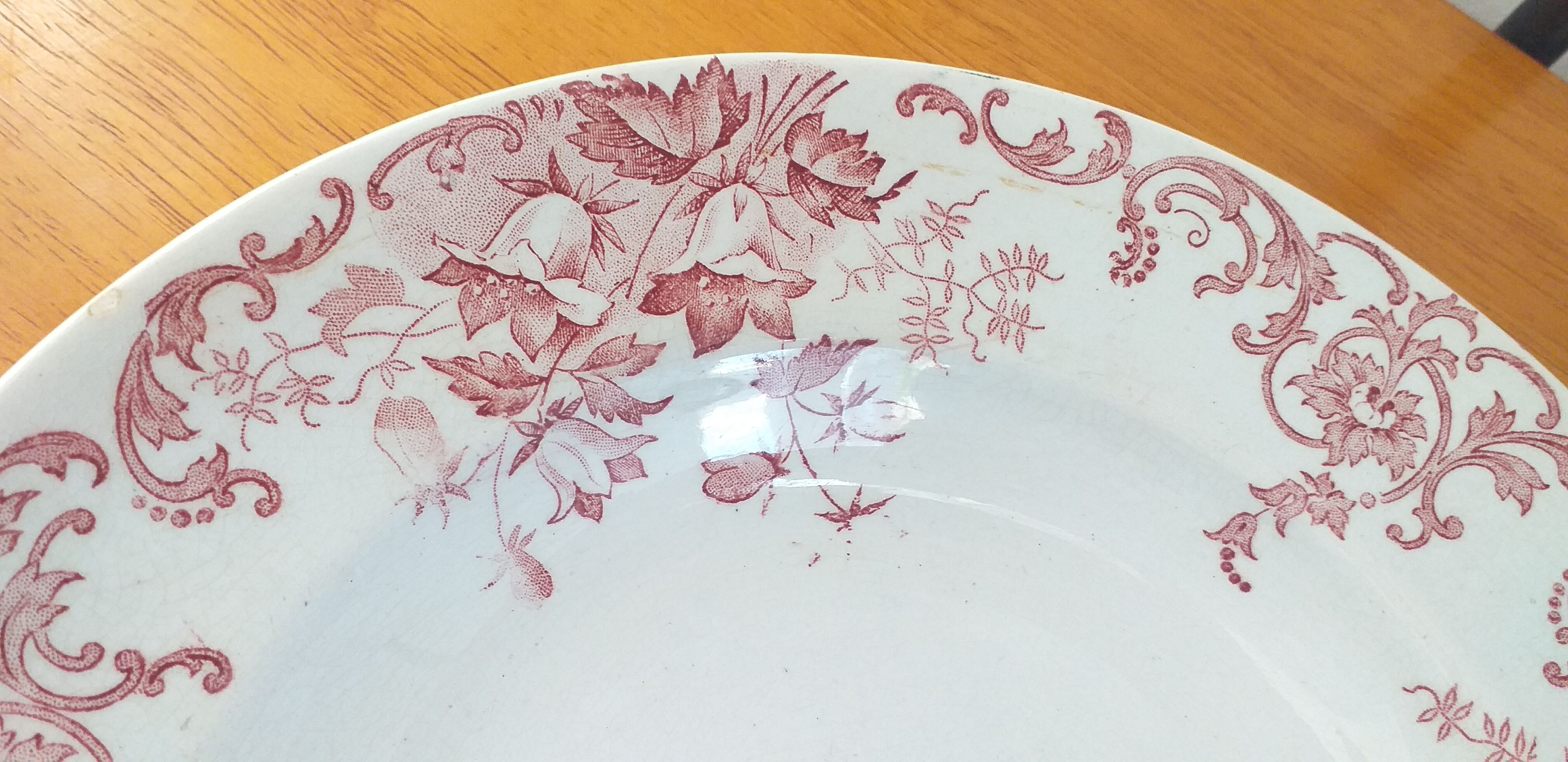 Hollow porcelain plate of St Amand and Hamage model Campanule