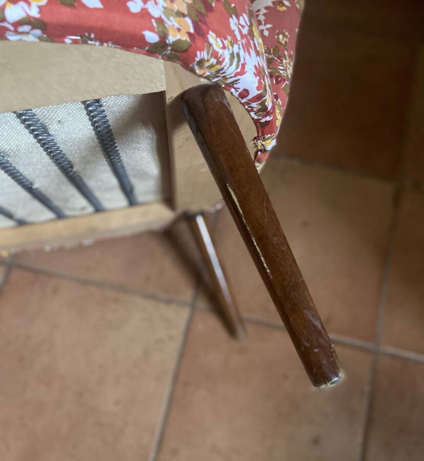 Vintage toad armchair with flowers