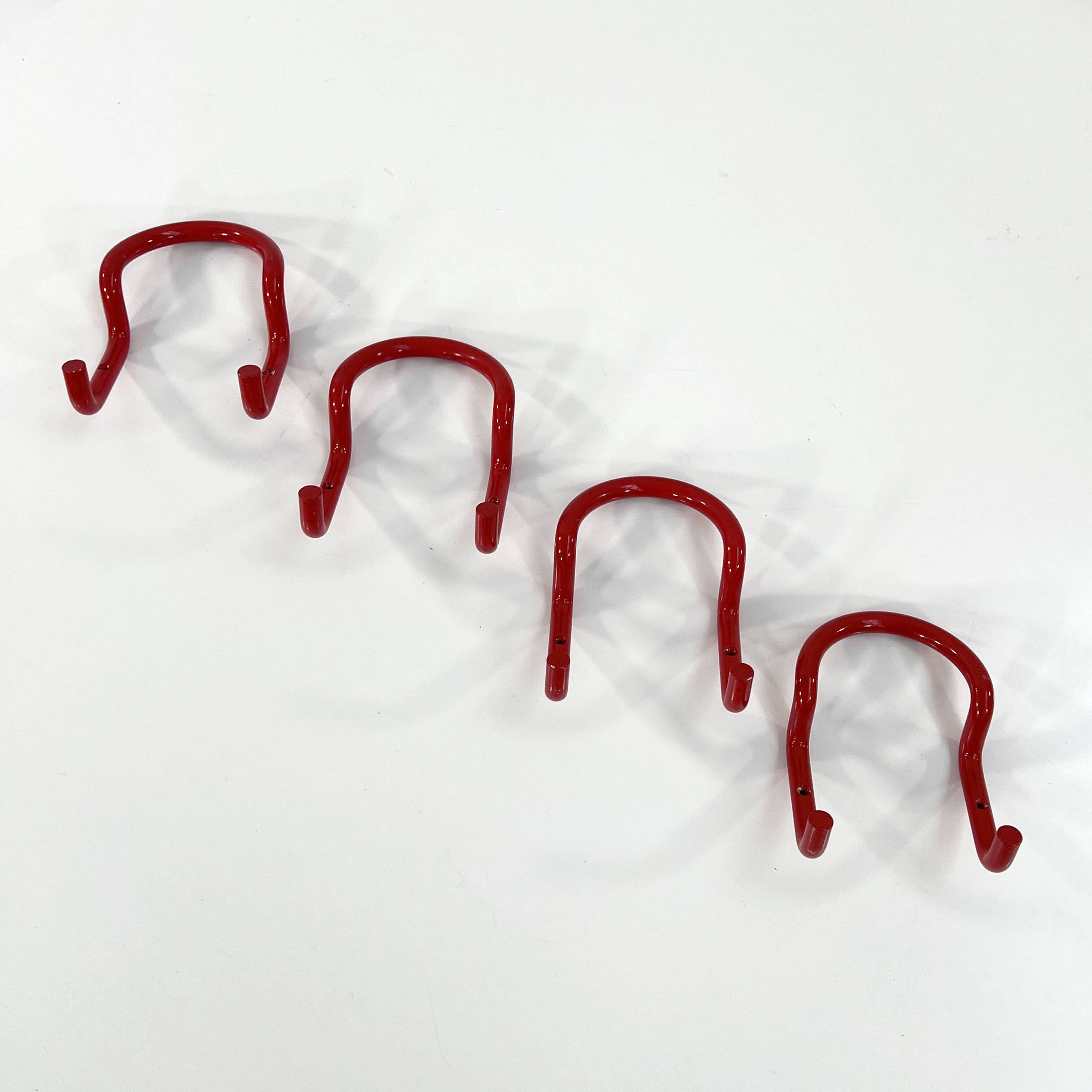 Set of 4 "taka" pink coat hooks by Cesare Rota Nodari for Acerbis, 1960.