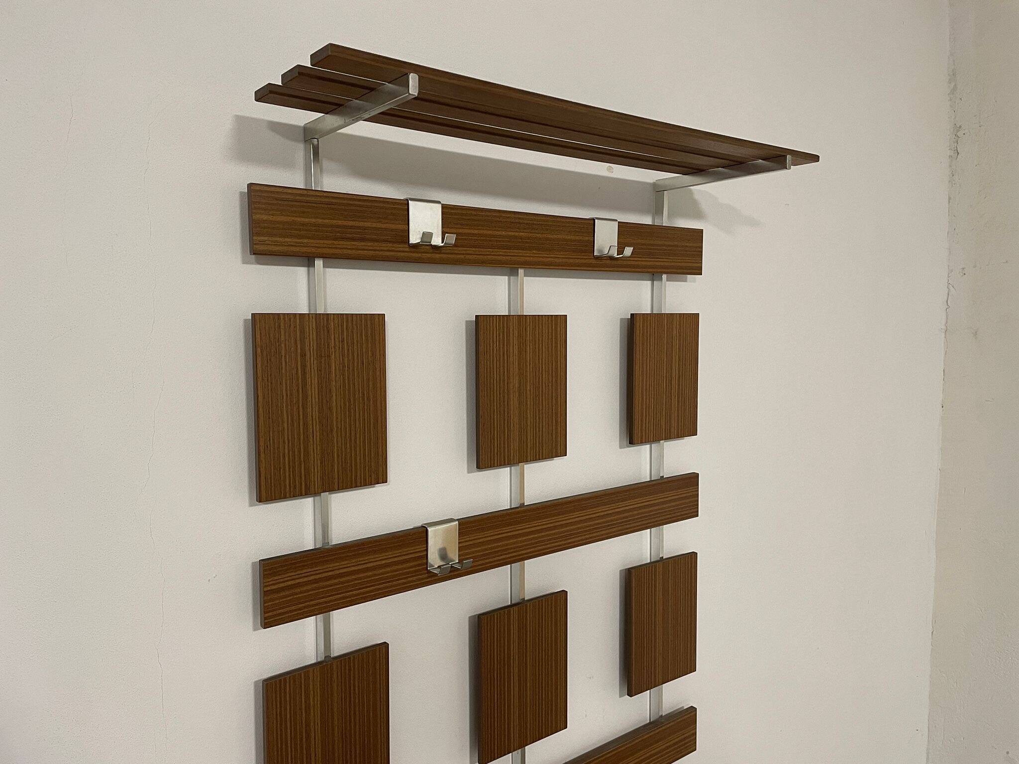 Wall coat rack
