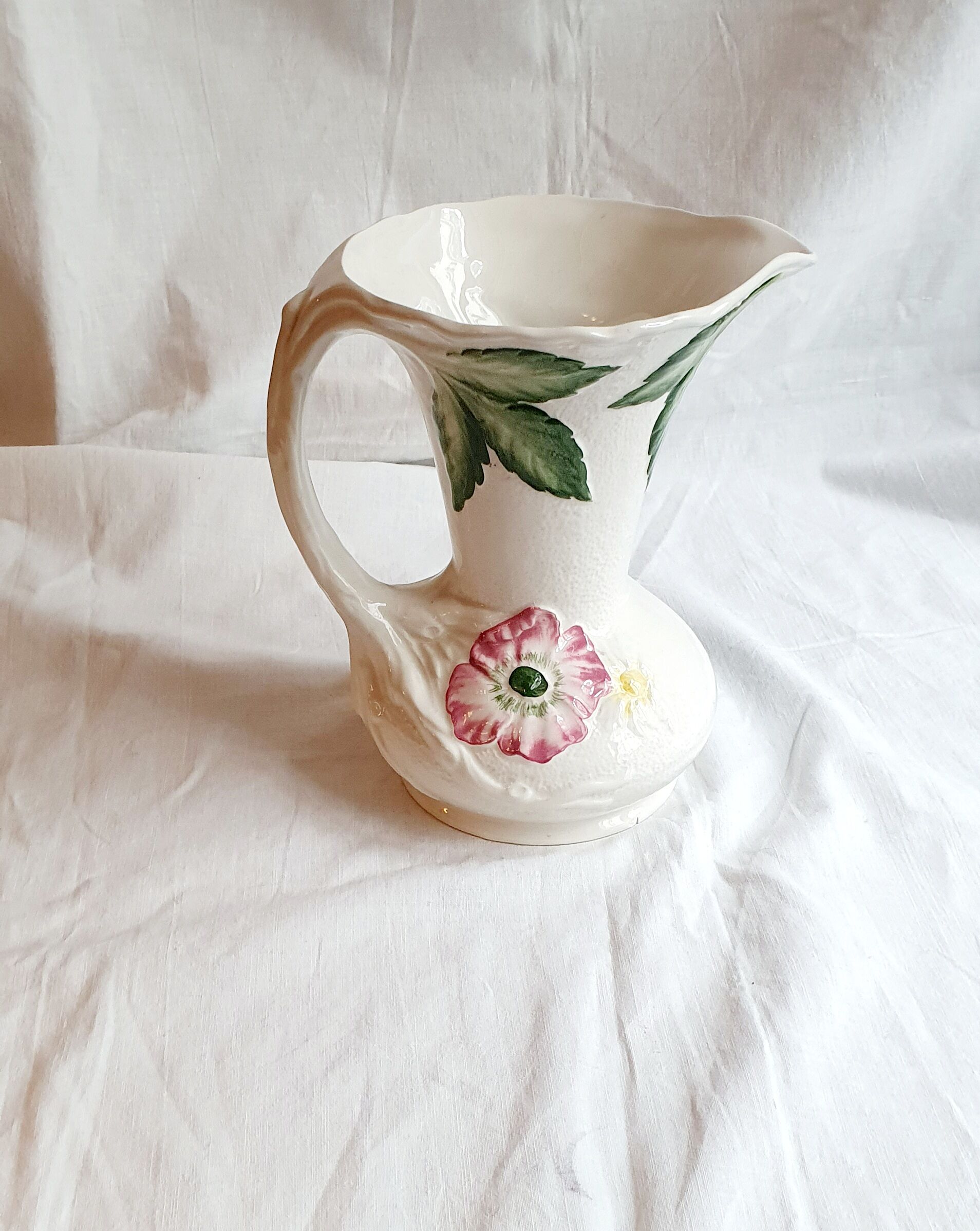 Carafe en barbotine anglaise James Kent