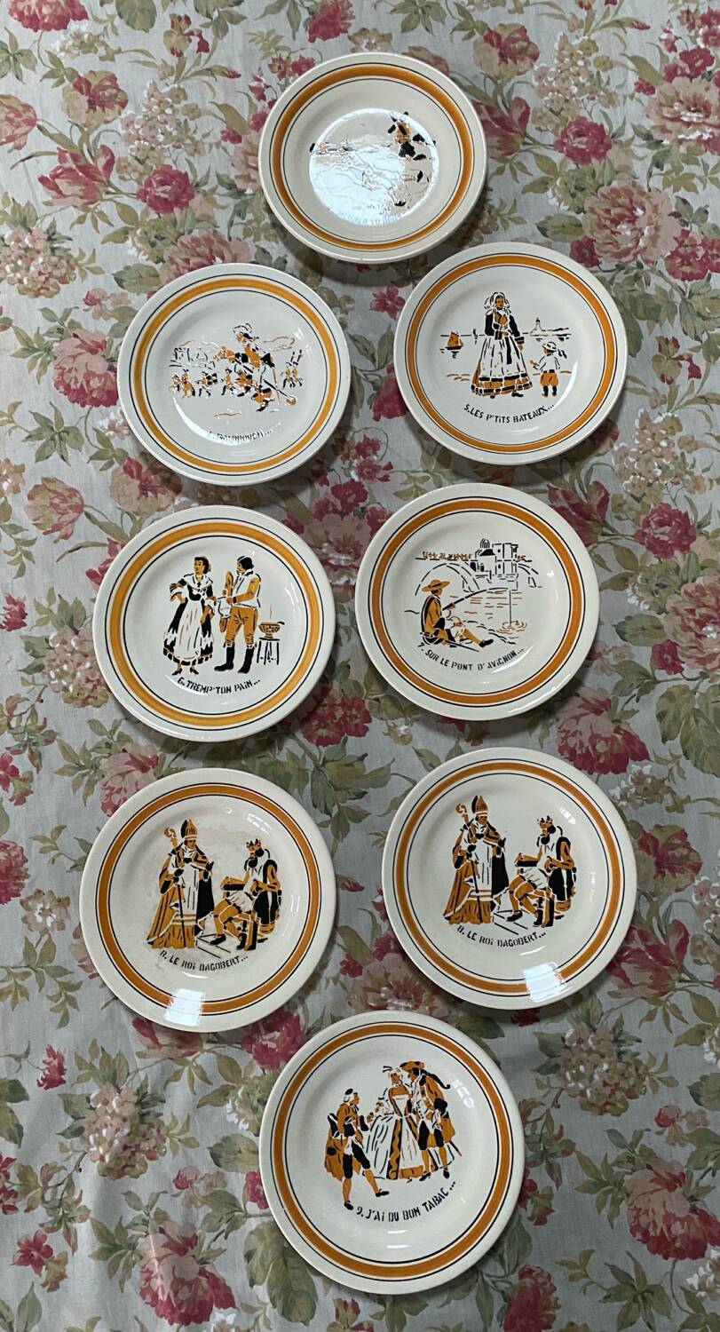 Lot de 8 assiettes comptines en terre de fer Choisy le Roi