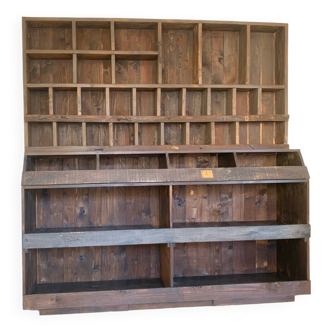 Trade furniture with lockers