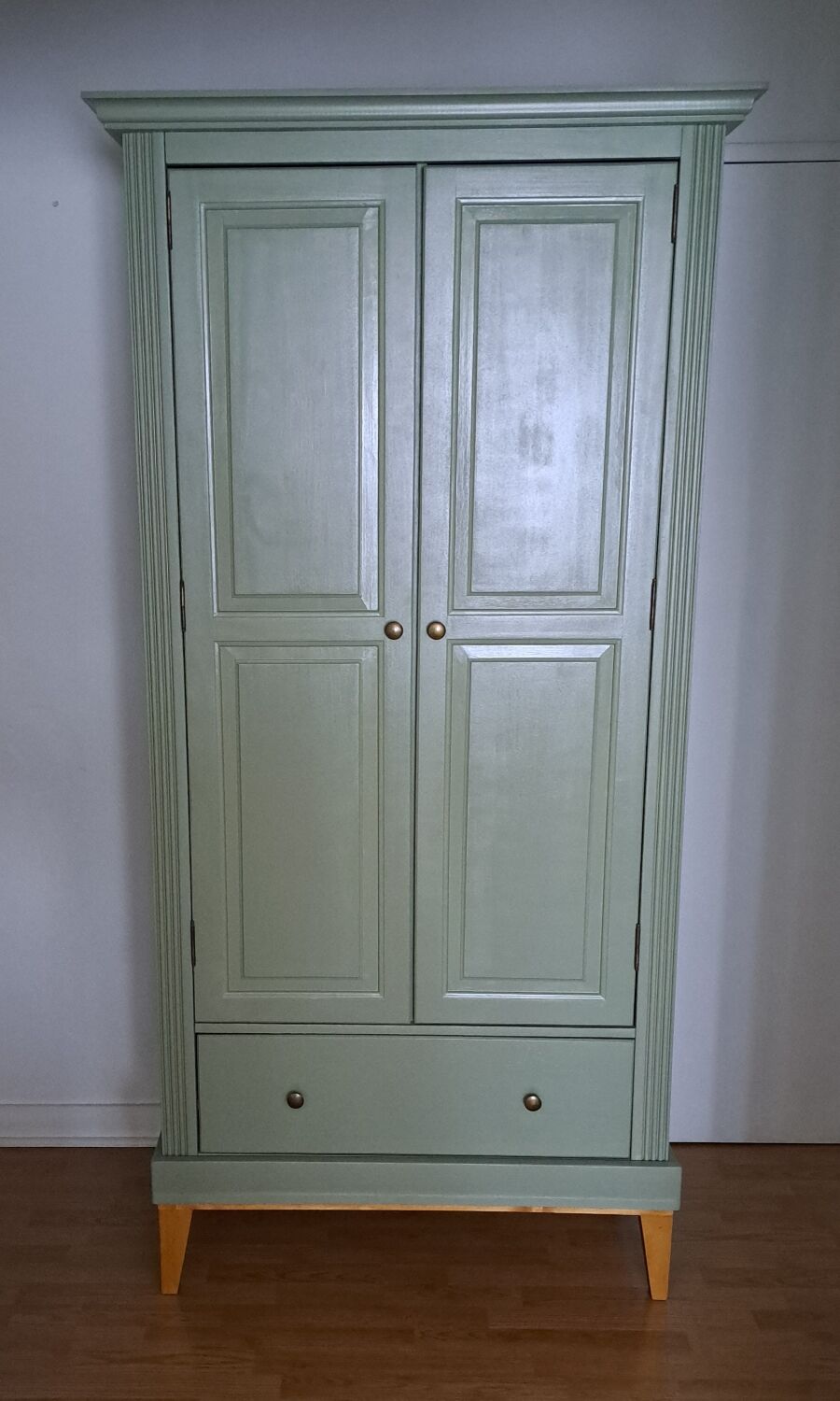 Rød Sødgren forest green cabinet