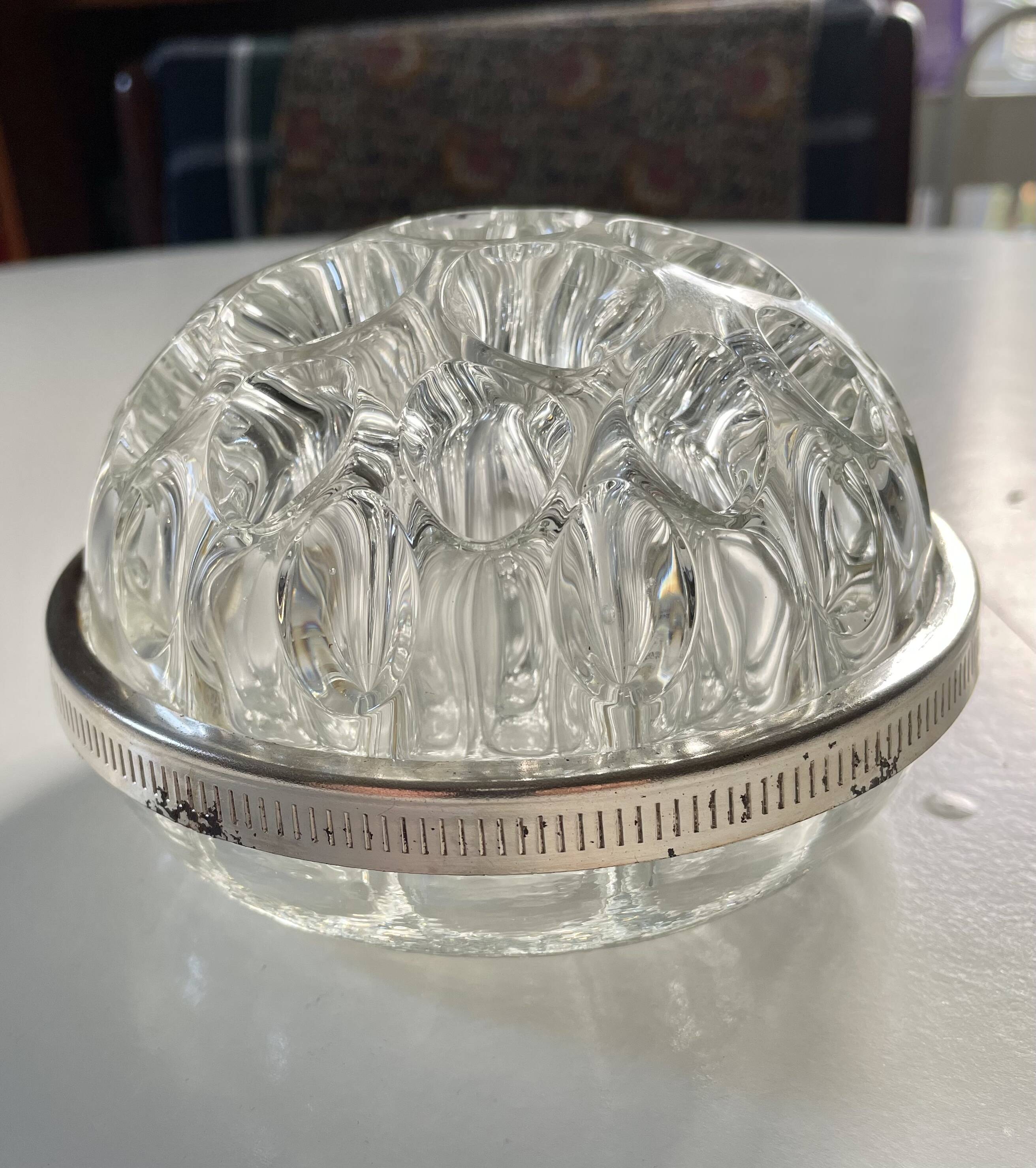 Crystal flower frog from Reims