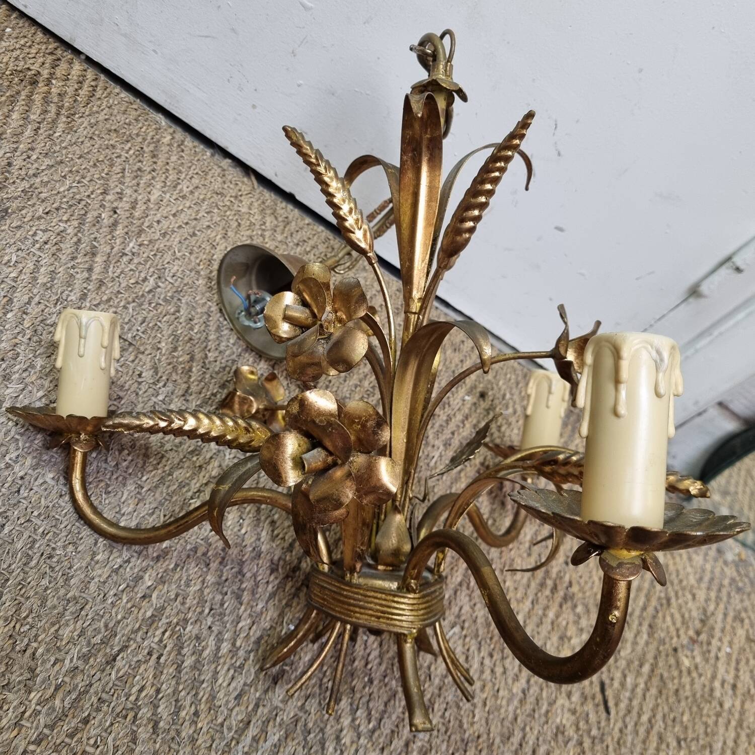 Gilded iron ears of wheat chandelier from 1970, Italy