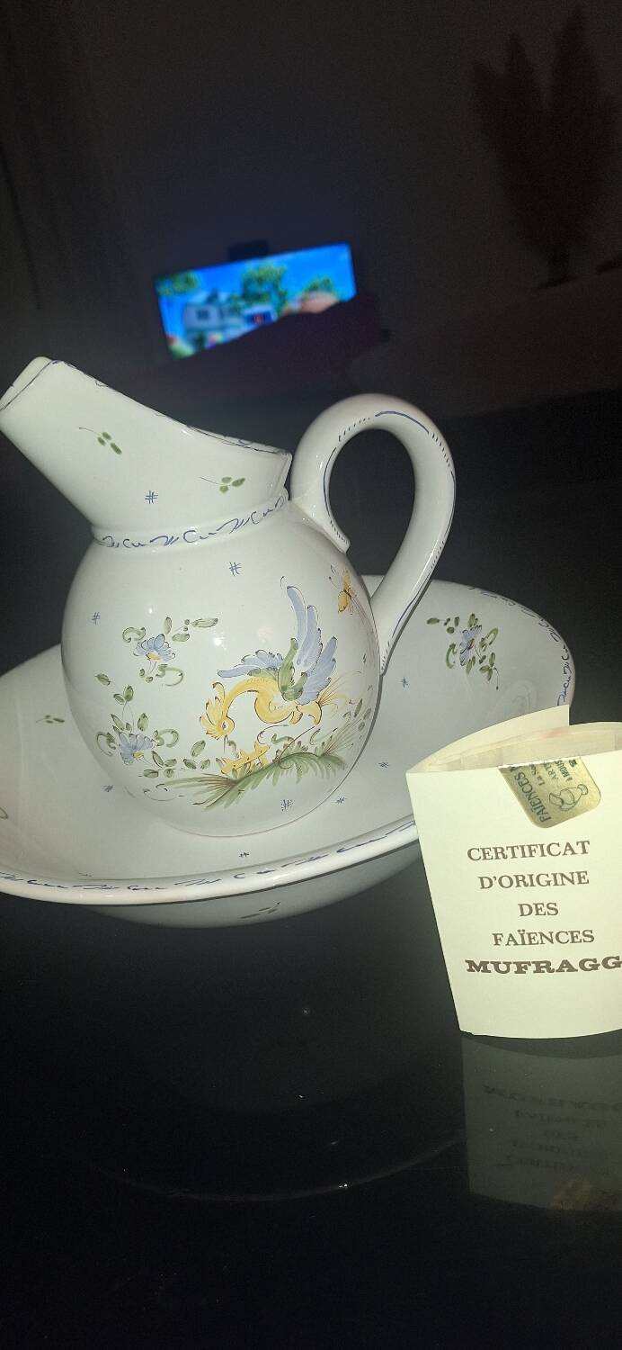 Vase Moustiers workshop A.Baratta (A.B)