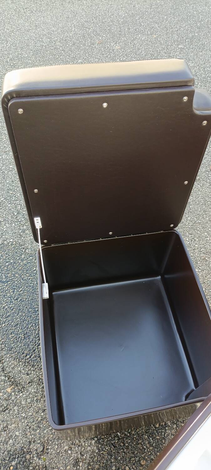 Hairdresser by Carlo Urbinati