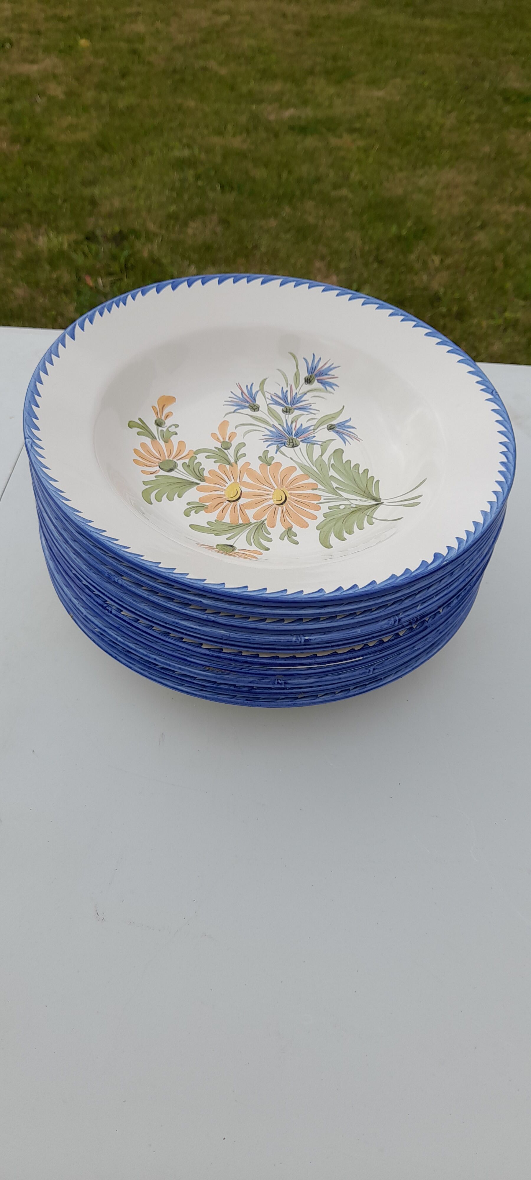 12 hollow earthenware plates of Saint Clement