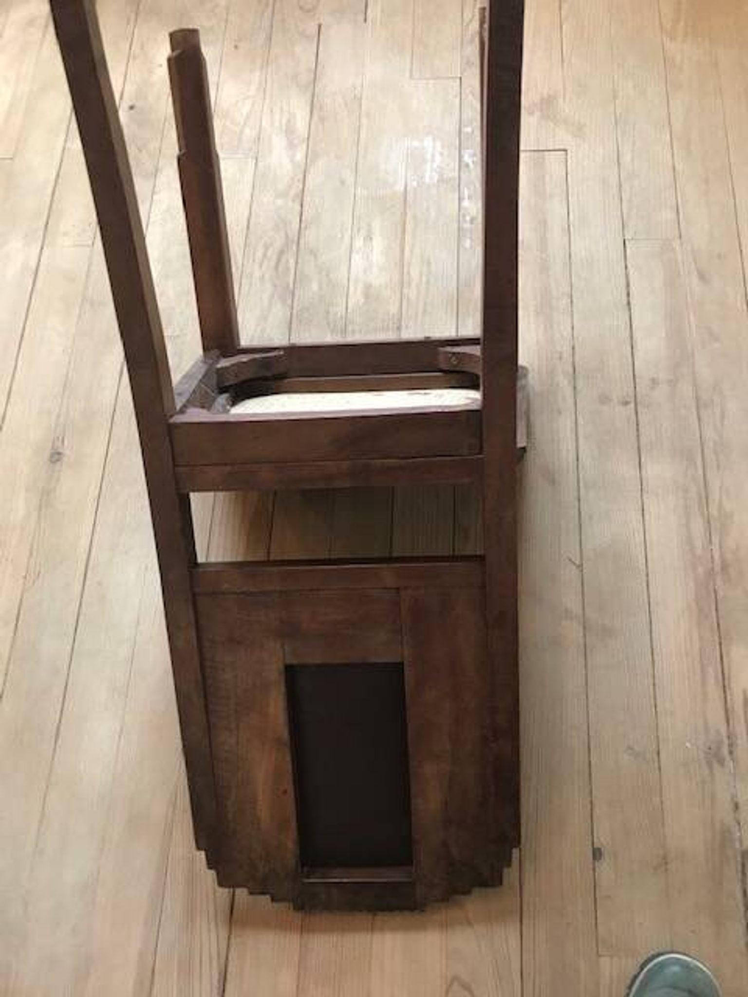 Lot de 5 chaises Art deco + une avec pied cassé