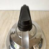 Vintage kettle in chrome metal and bakelite