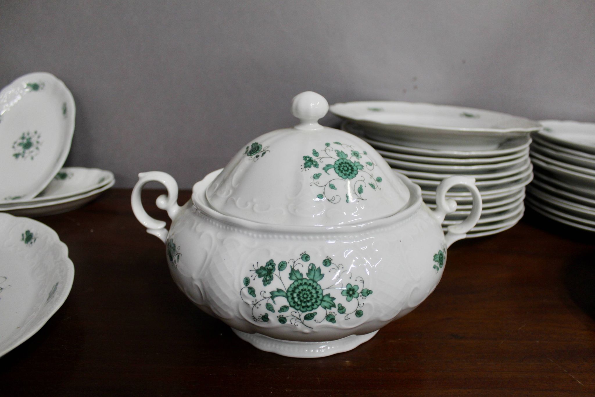 Seltmann Weiden Bavaria 31-Piece Porcelain Dinnerware Set