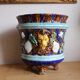 Cache-pot ancien en barbotine à décor de lions