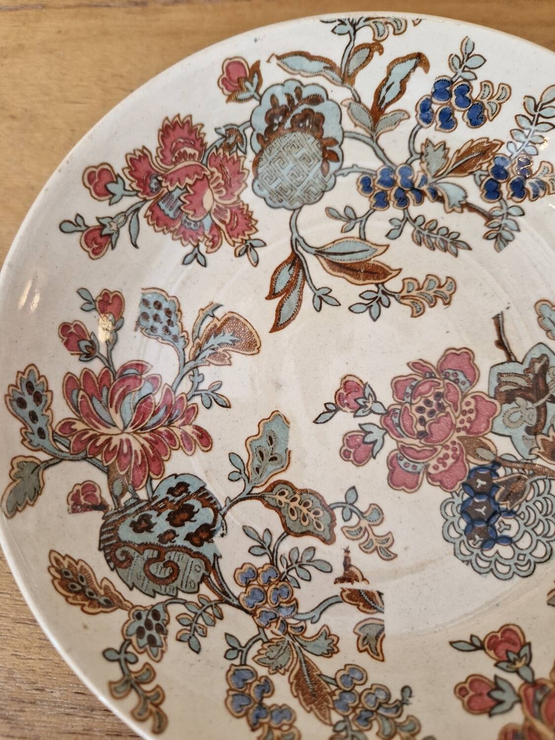 Sarreguemines, small dish, late 19th century.