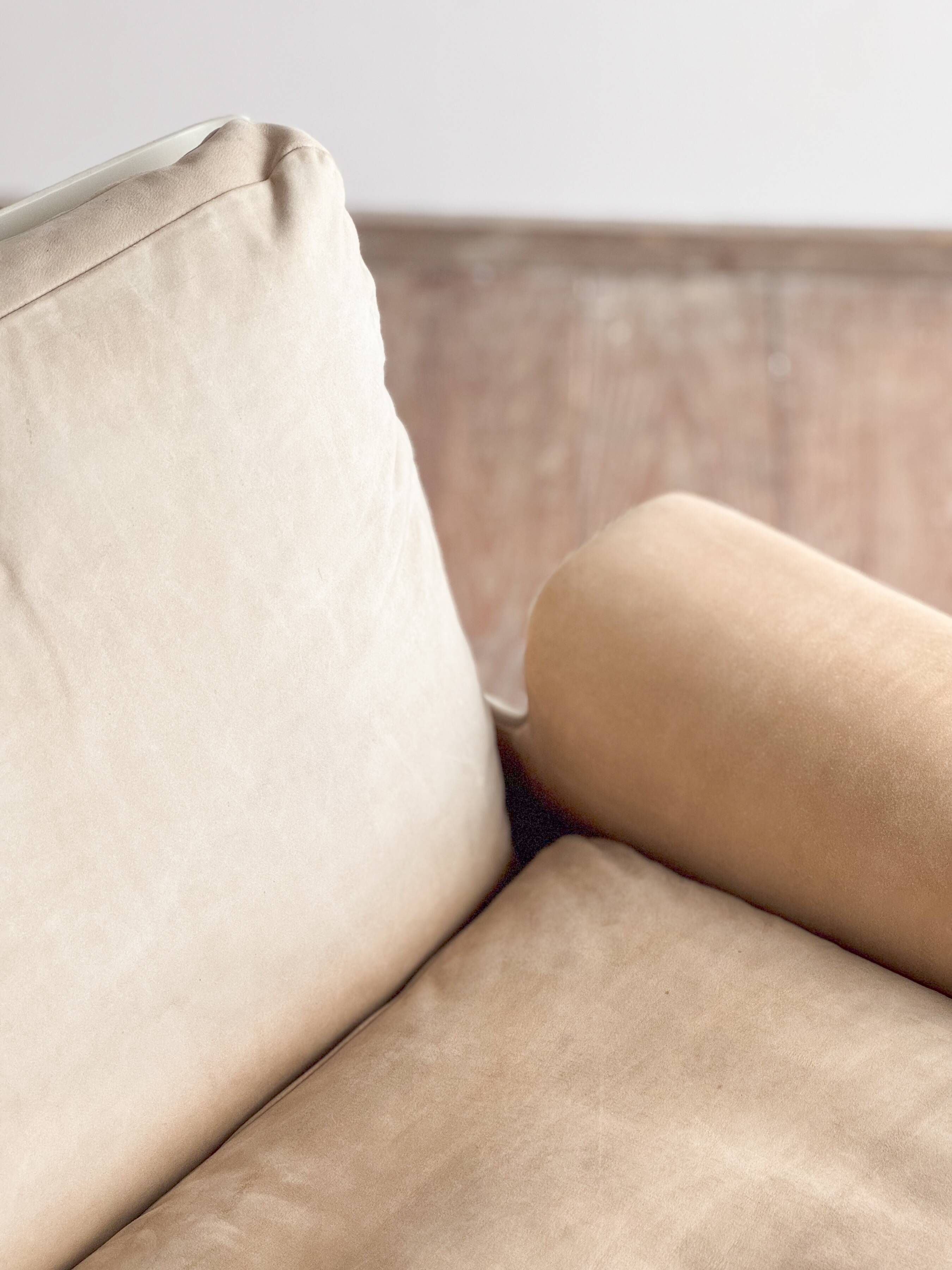 Fauteuil design 620 en cuir suédé beige par Dieter Rams, Vitsœ, Mid-Century