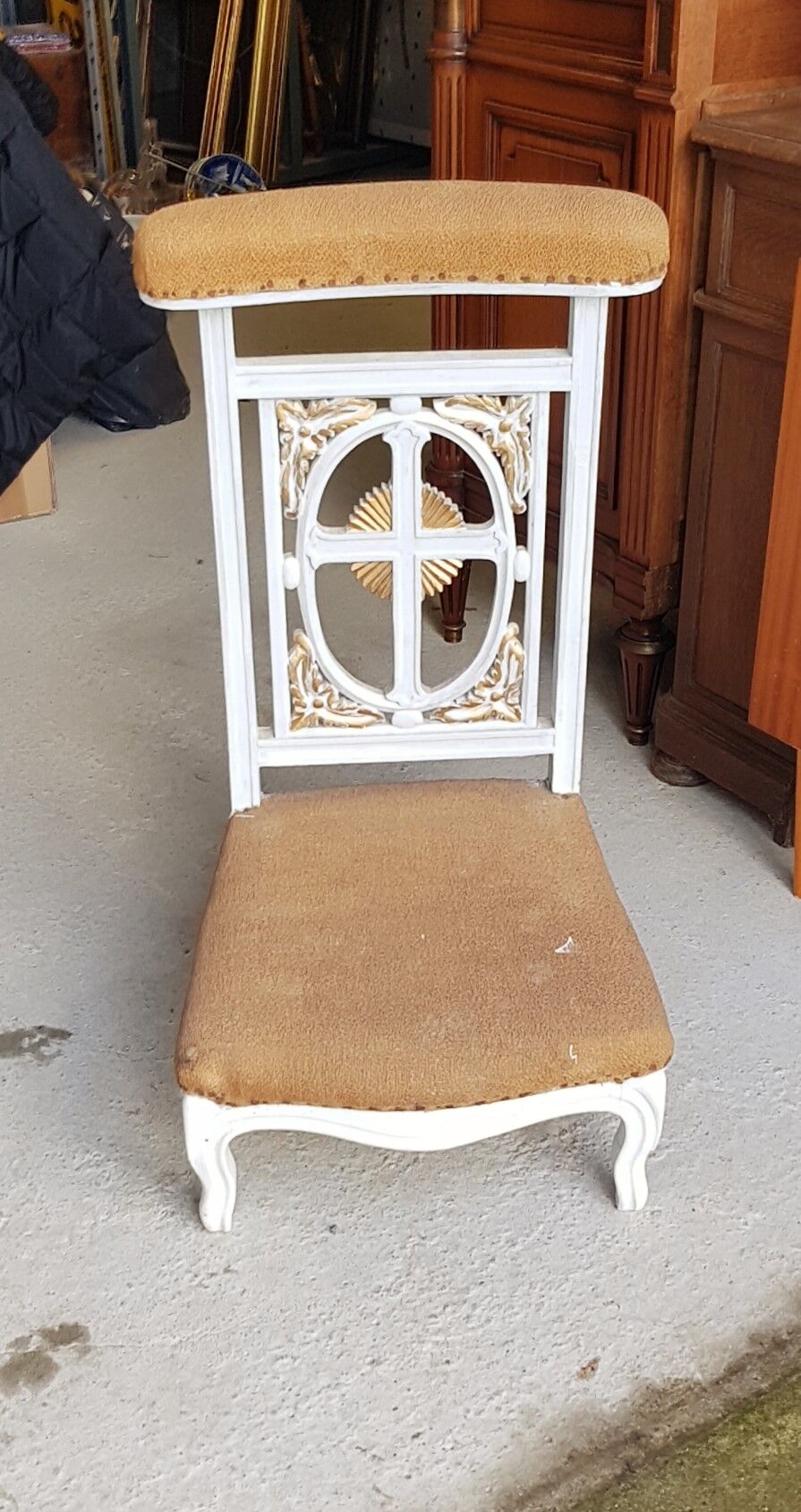Prayer-god chair