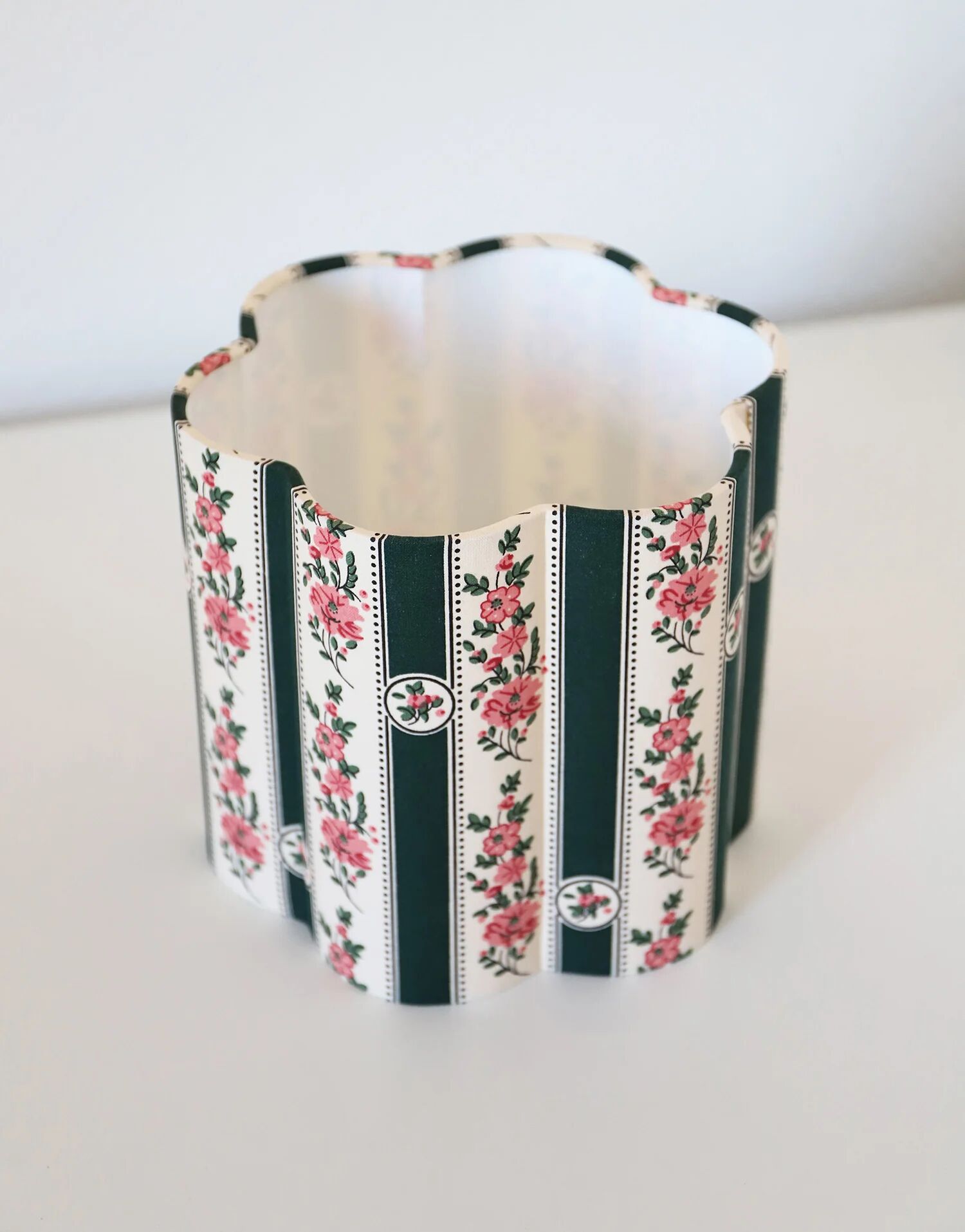 Flower-shaped lampshade Flora "green overmount"