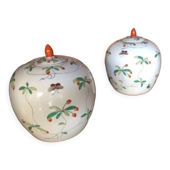 Set of 2 Chinese porcelain pots
