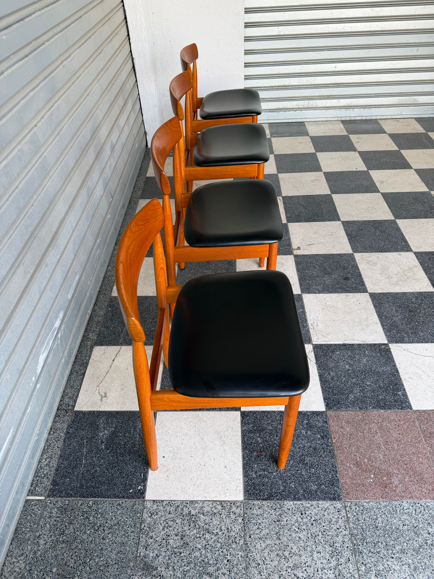 Lot de 4 chaises danoises en teck
