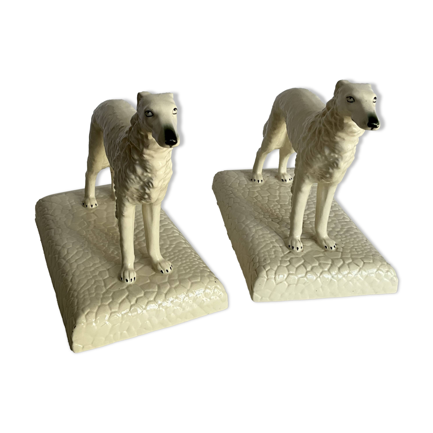 Rare paire de figurines en porcelaine de greyhound/borzoi. Tchécoslovaquie