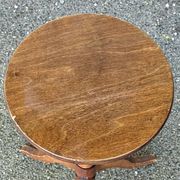 Wooden stool – Vintage – Ornaments – Tripod leg