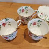 Tasses et pot à lait