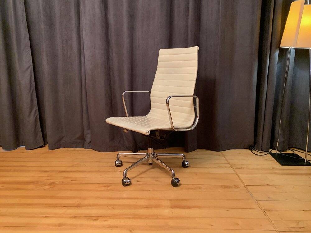EA 119 swivel armchair by Charles and Ray Eames for Herman Miller, 1970s