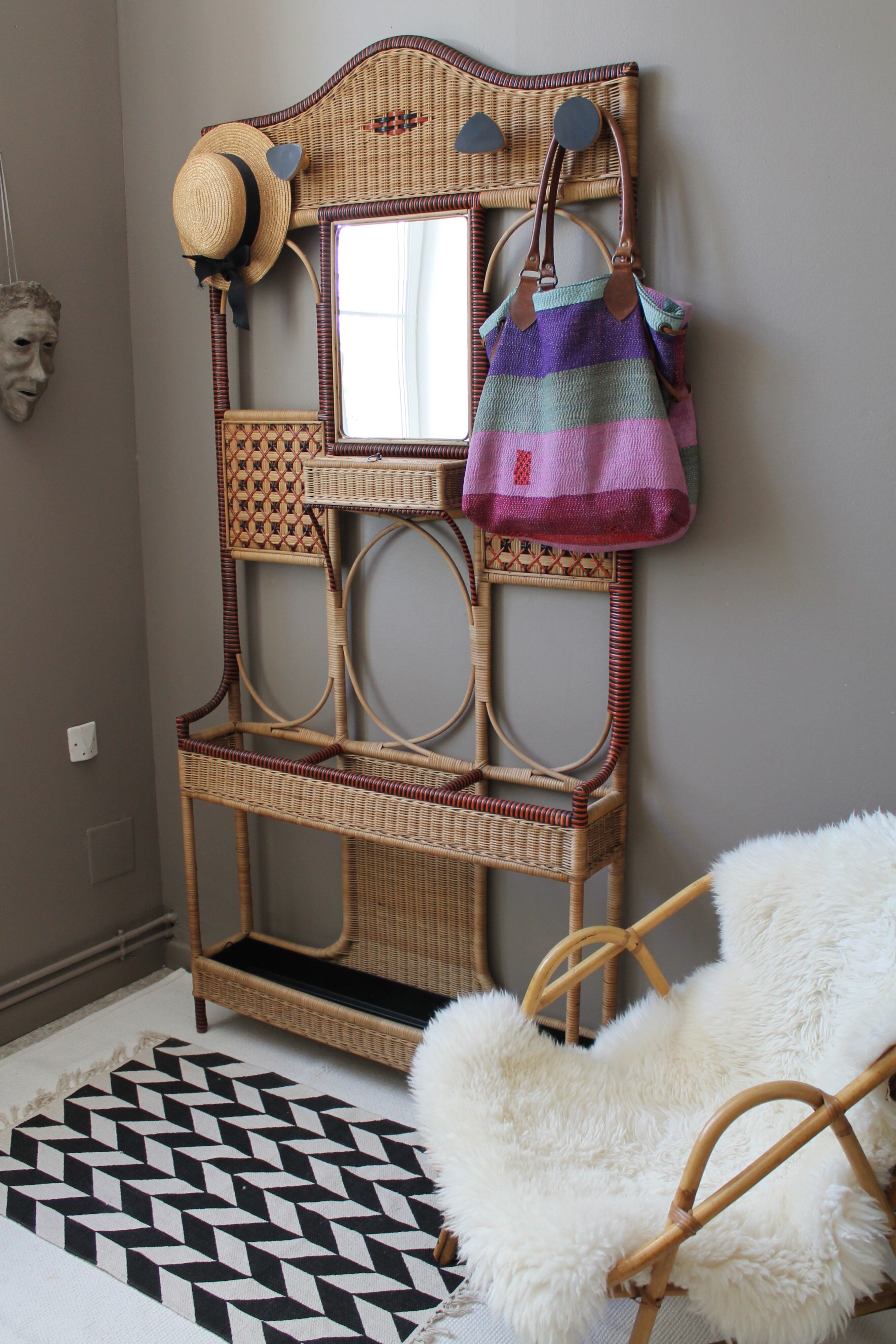 Porte-manteaux of the vintage years