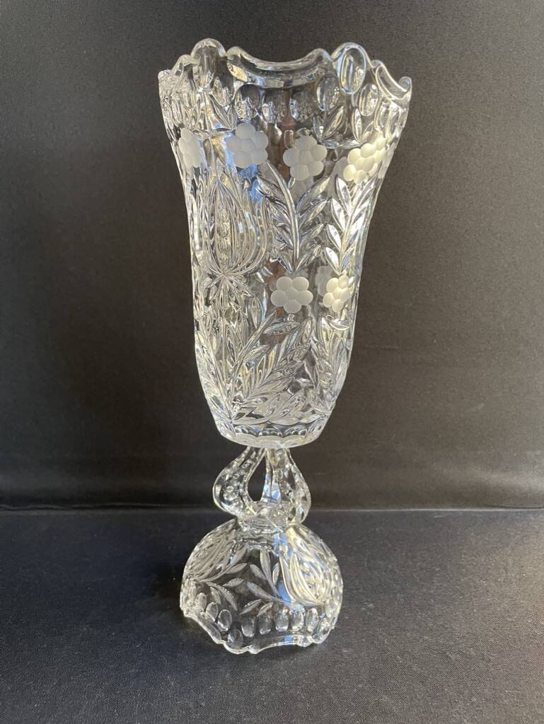 Polished and frosted molded crystal vase – Mid-20th century