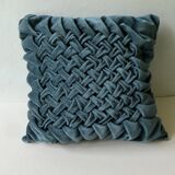 Paire de coussins anciens, en velours bleu canard, effet plissé