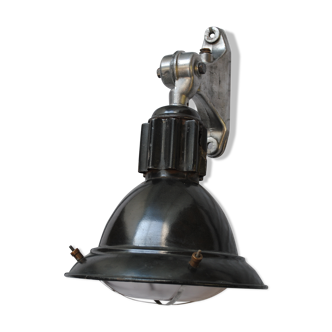 Industrial wall light