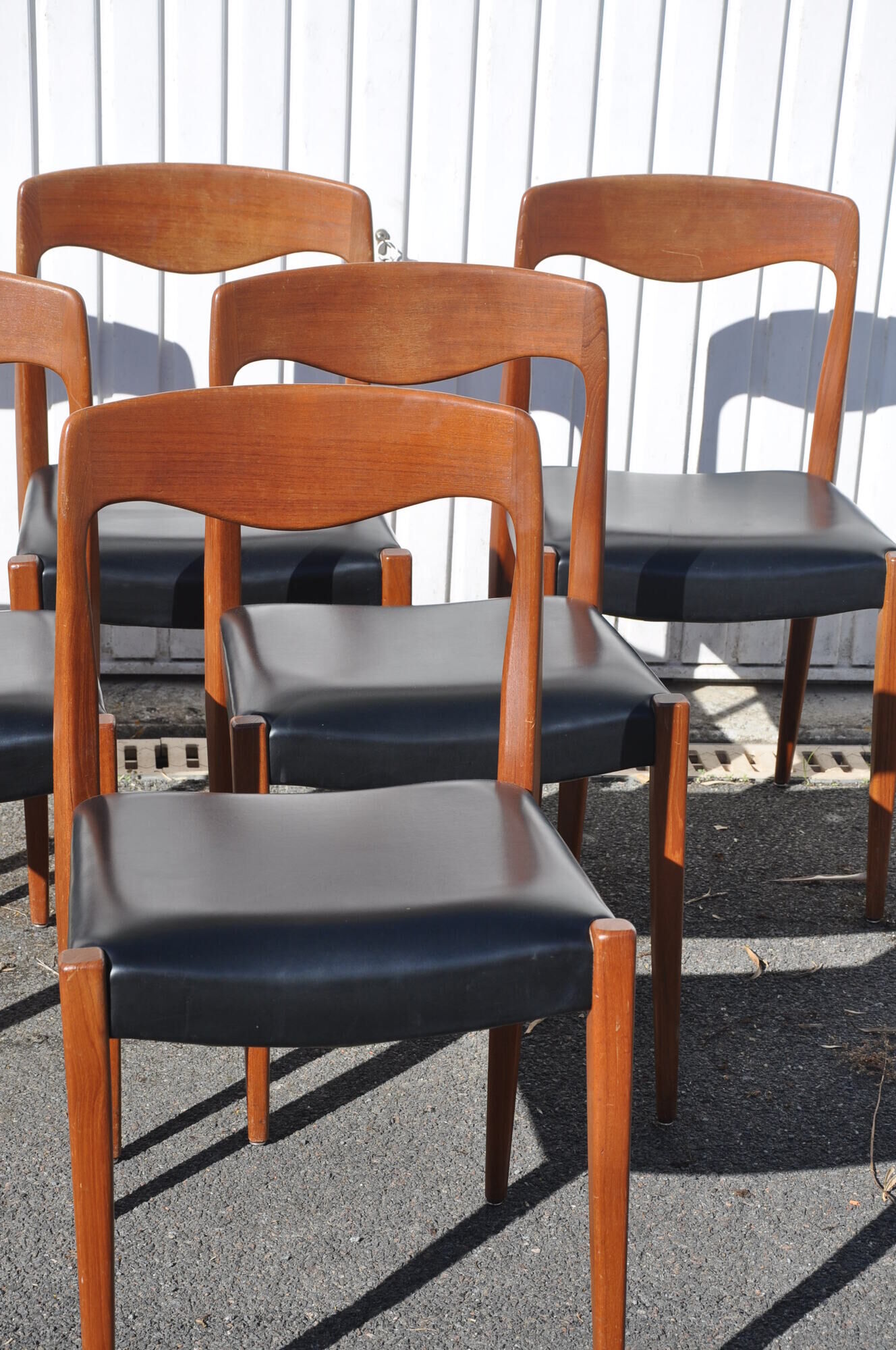 Lot of 6 scandinavian chairs in teak and skai 60