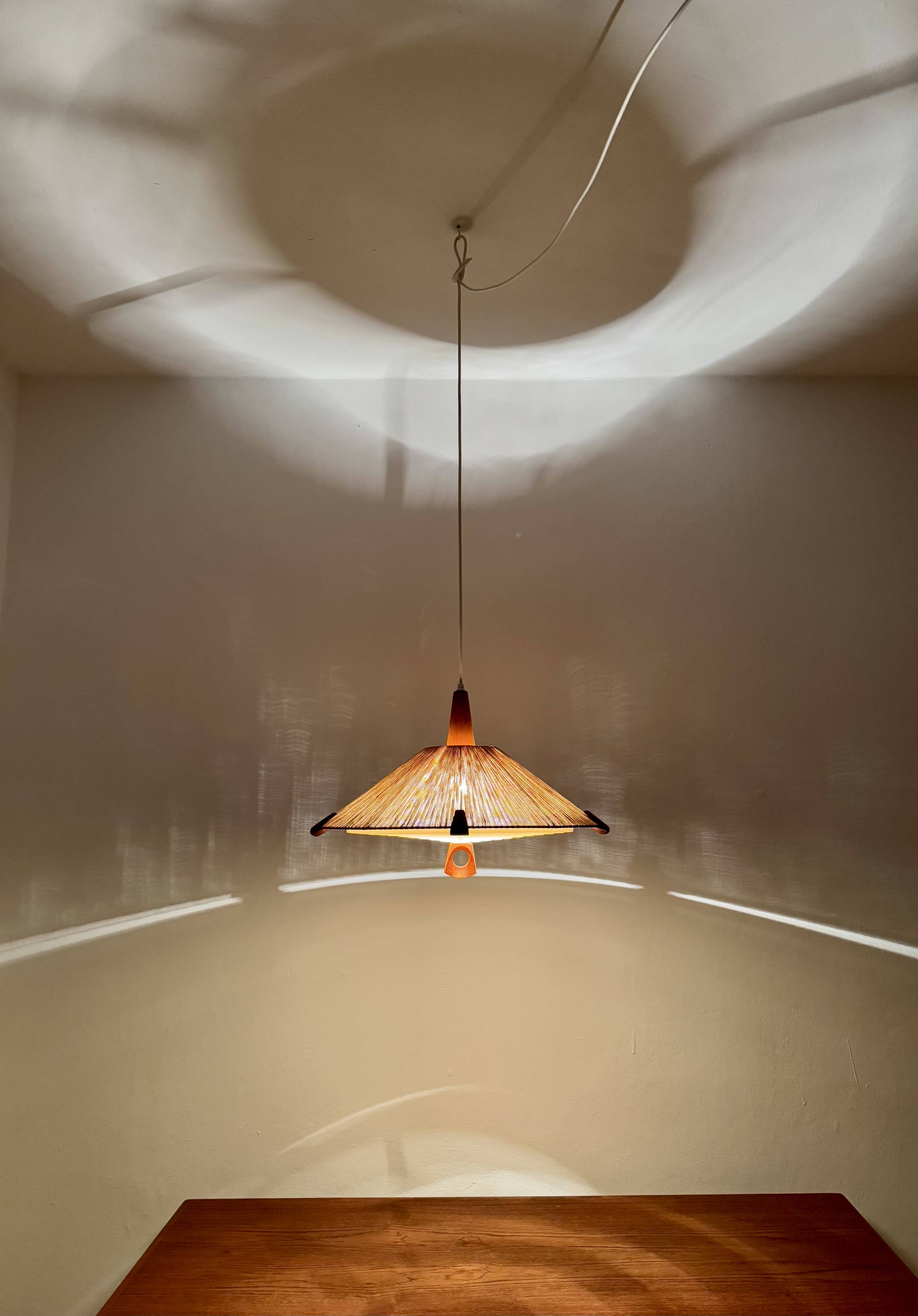 Suspension en sisal et teck par Temde