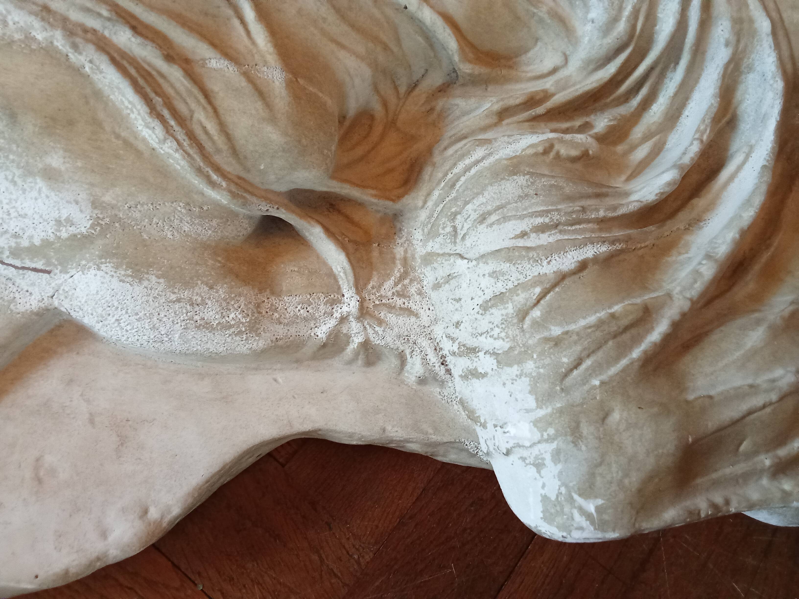 Ancien bas relief sculpture en plâtre Déesse Nike