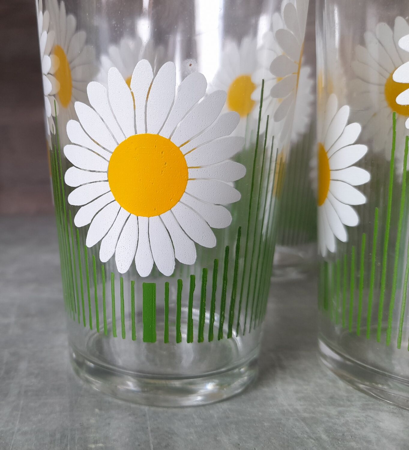 Service at orangeade daisies