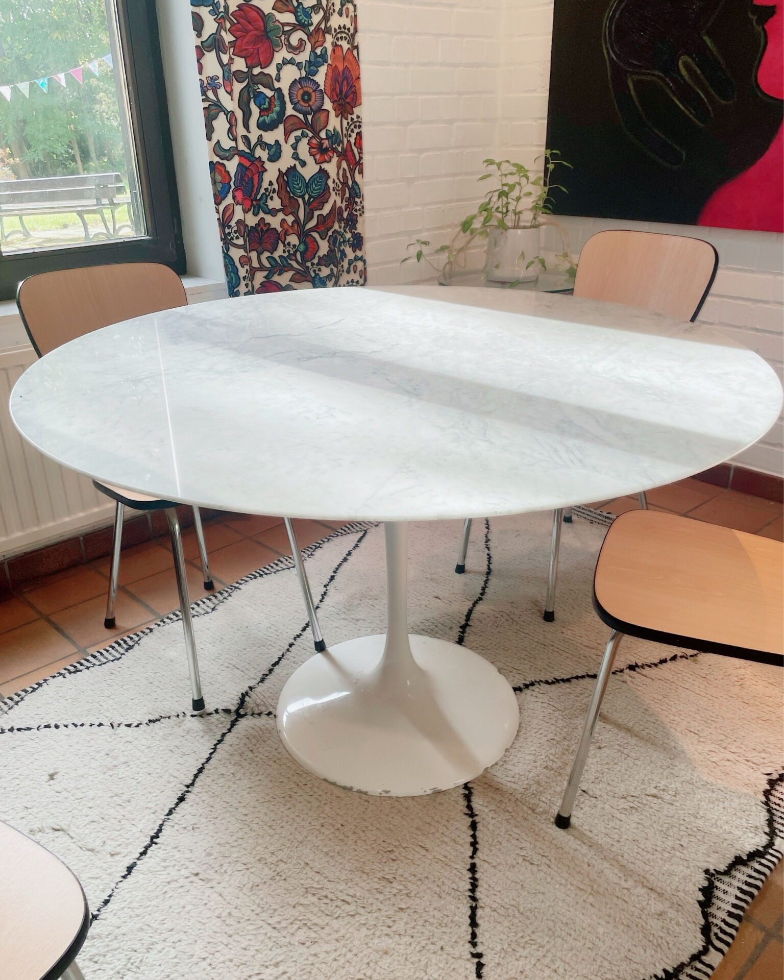 Tulip dining table in marble ø120cm