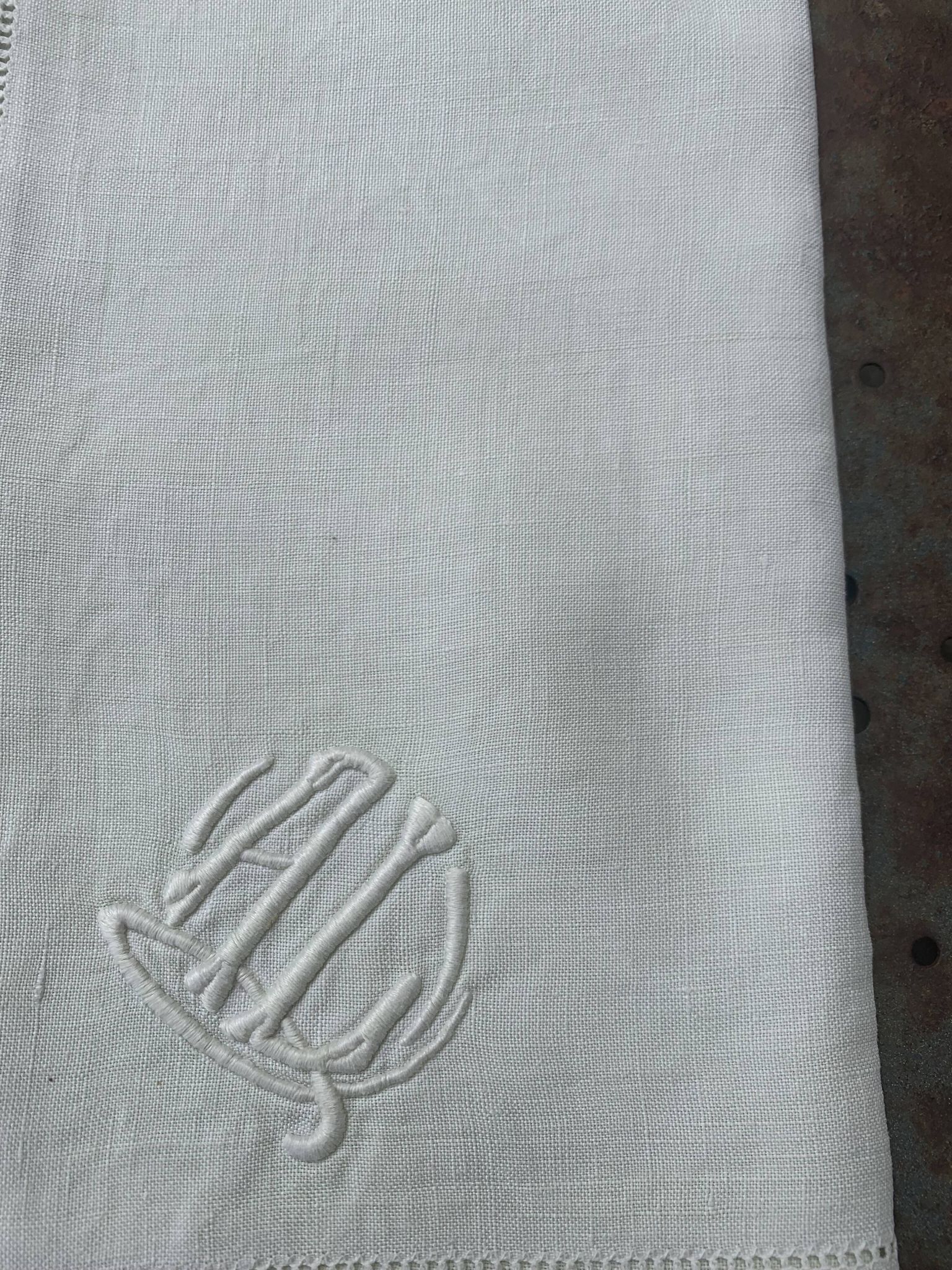 4 pastel yellow linen napkins, embroidered, AL monograms