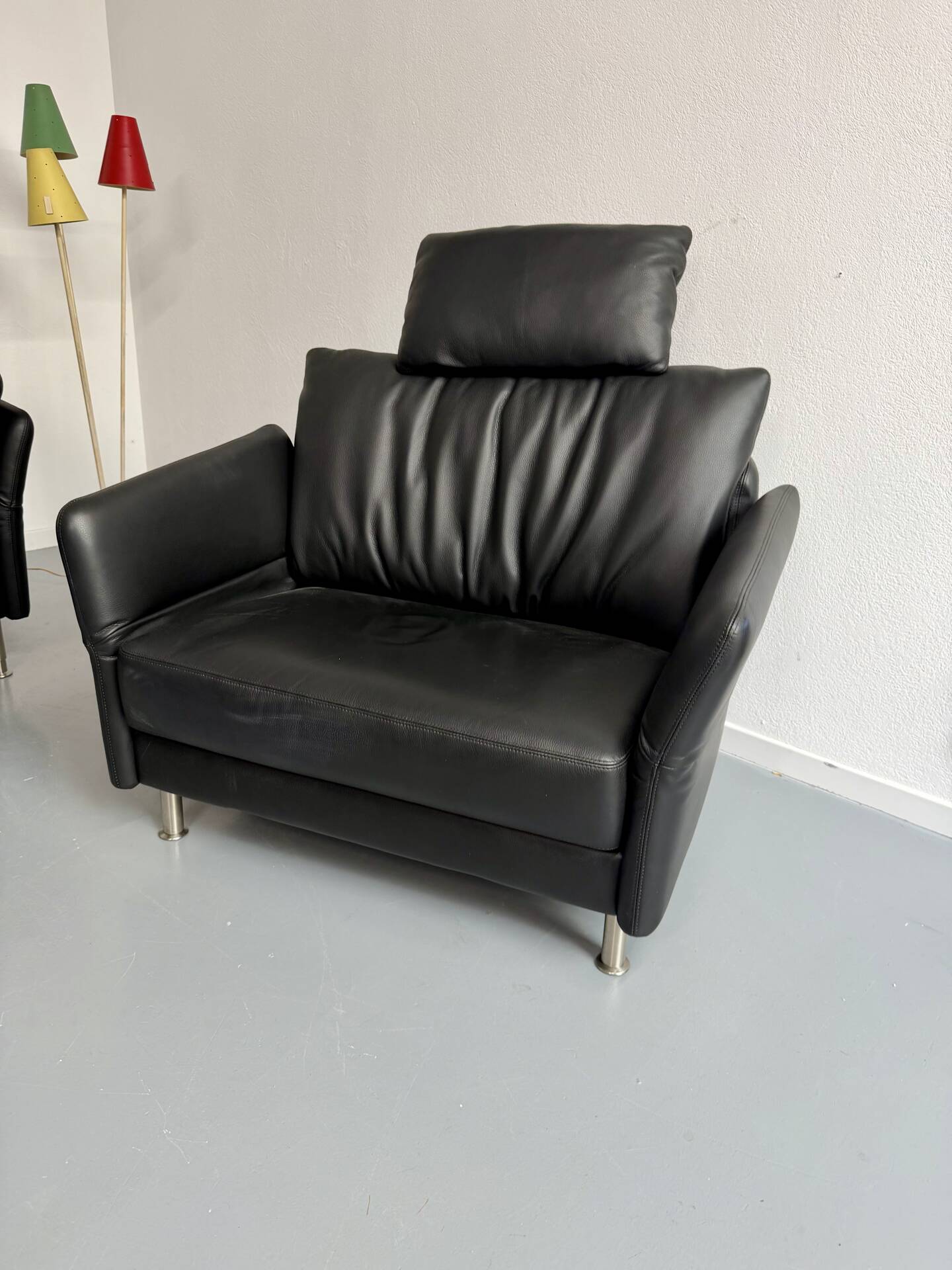 Fauteuil design contemporain Intertime I-Cielo en cuir noir