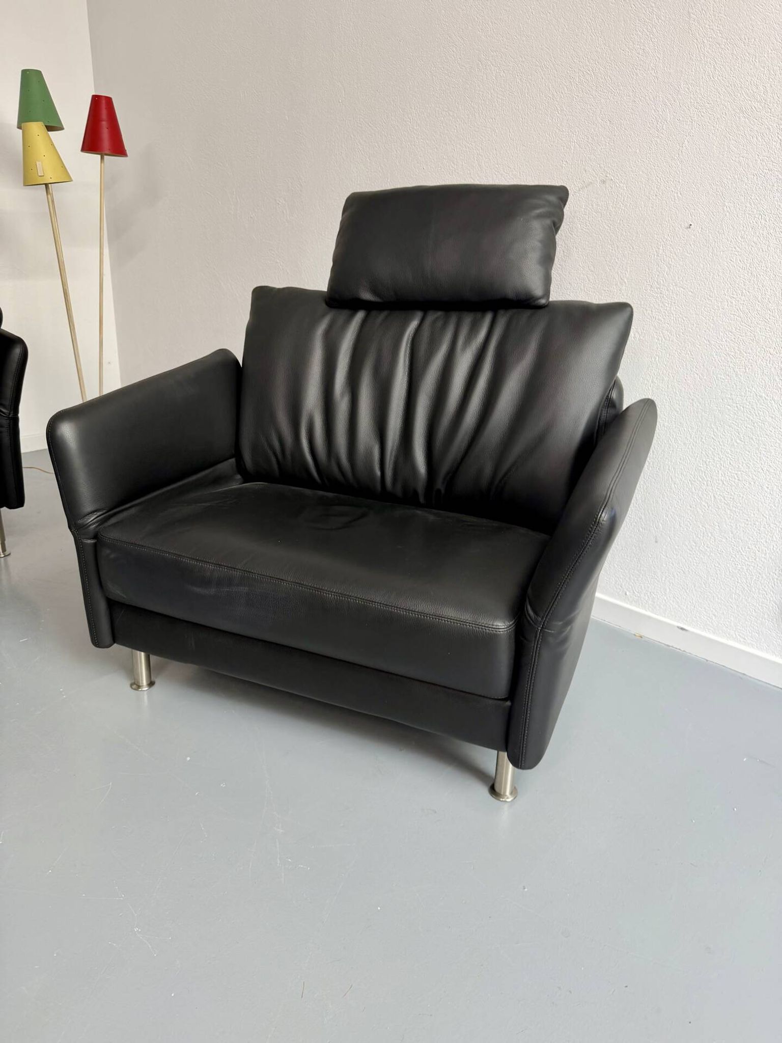 Contemporary design armchair Intertime I-Cielo in black leather